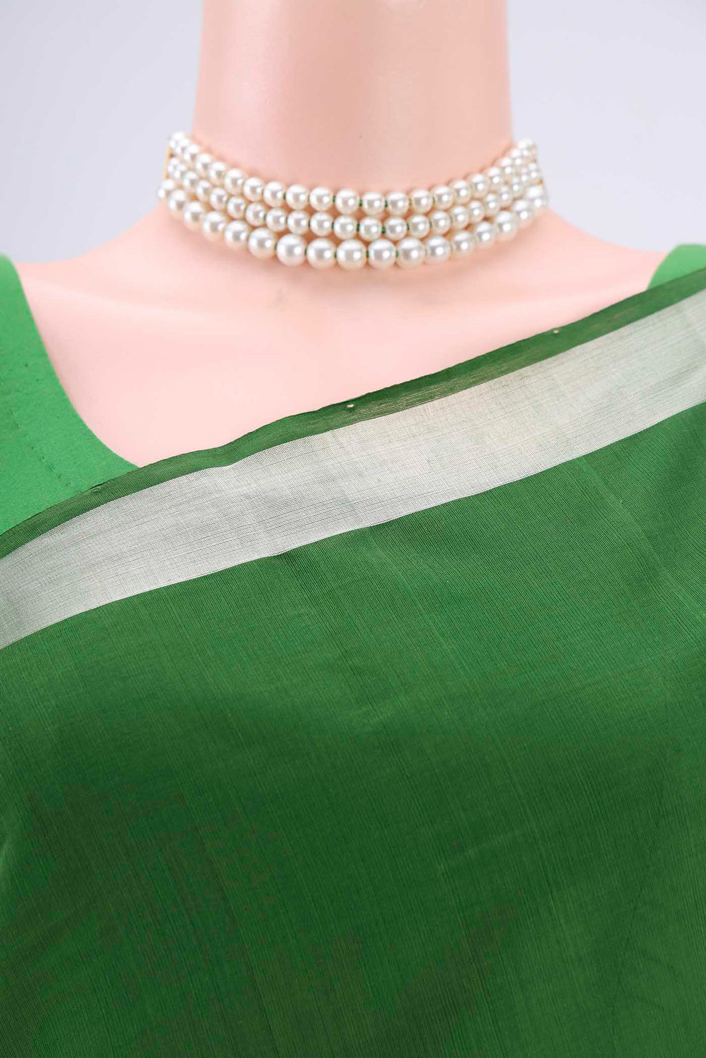Border image of Green Uppada Cotton Saree with Zari And Thread Butta on the body and Thread Border. 