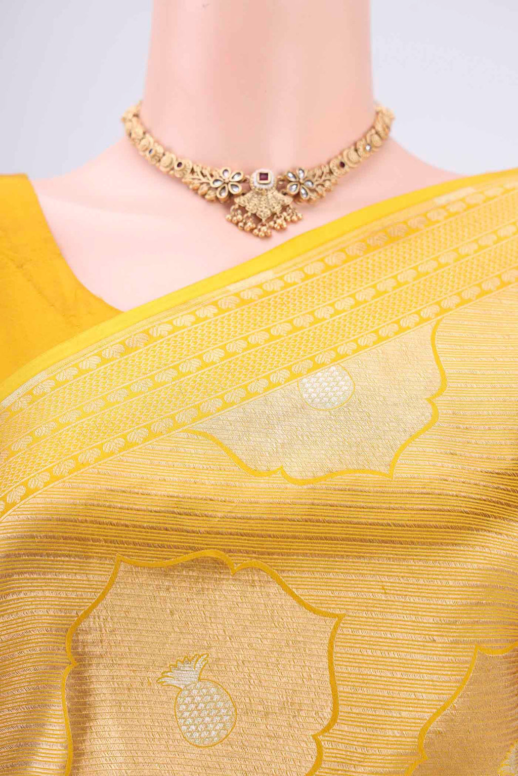 Border image of Yellow Banarasi Saree with Zari Brocade on the body and Thread Border. 