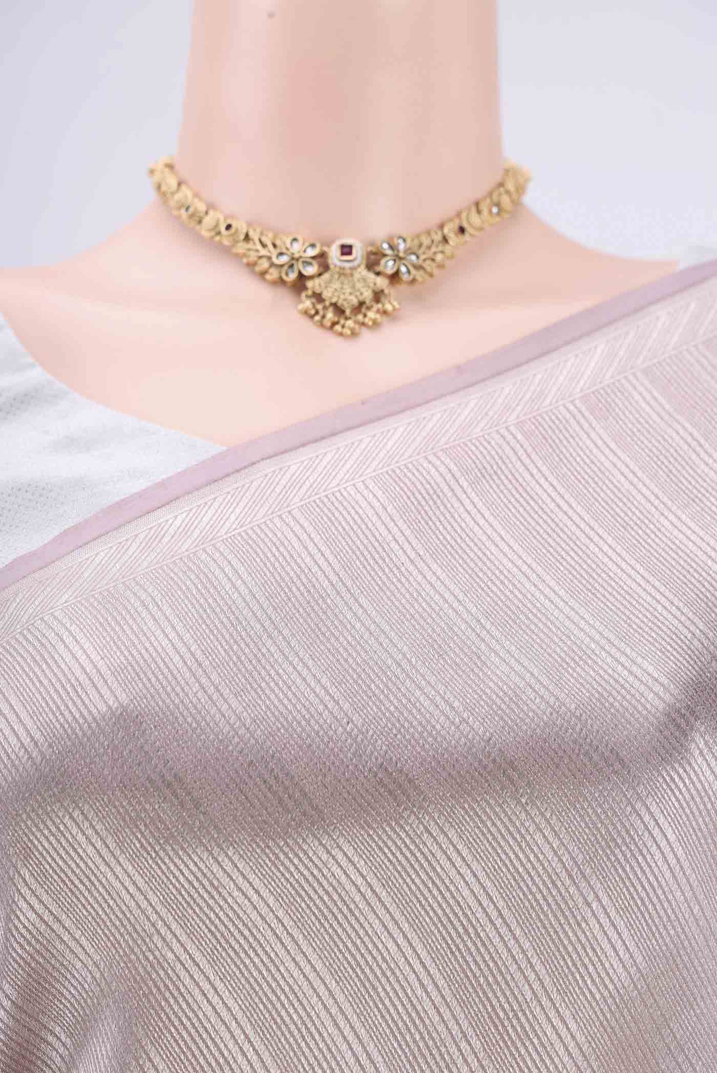 Border image of Mauve Banarasi Saree with Zari Brocade on the body and Thread Border. 