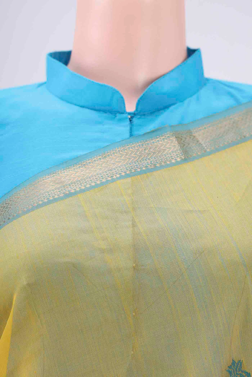 Border image of Yellow Maheshwari Silk Cotton Saree with Zari And Thread Butta on the body and Zari Border. 