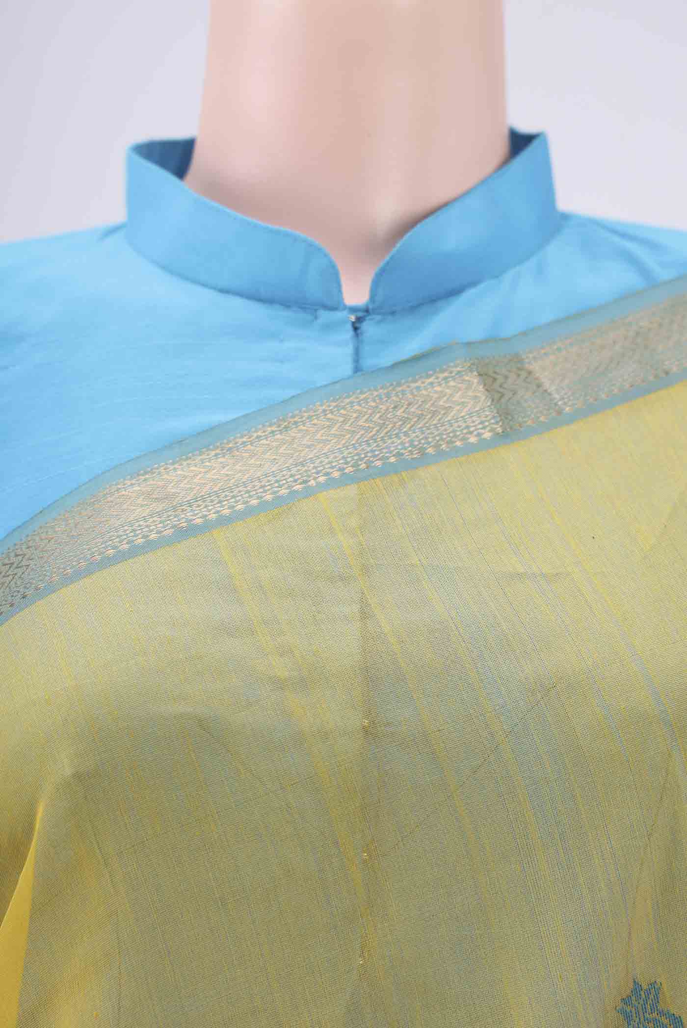 Border image of Yellow Maheshwari Silk Cotton Saree with Zari And Thread Butta on the body and Zari Border. 