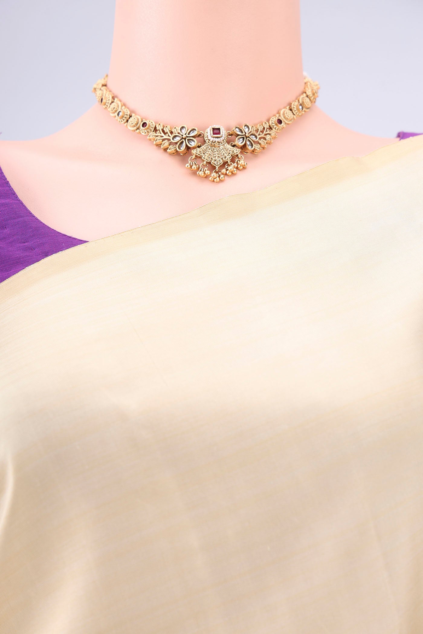 Border image of Cream Coimbatore Silk Cotton Saree with Plain Body and Plain Border. 