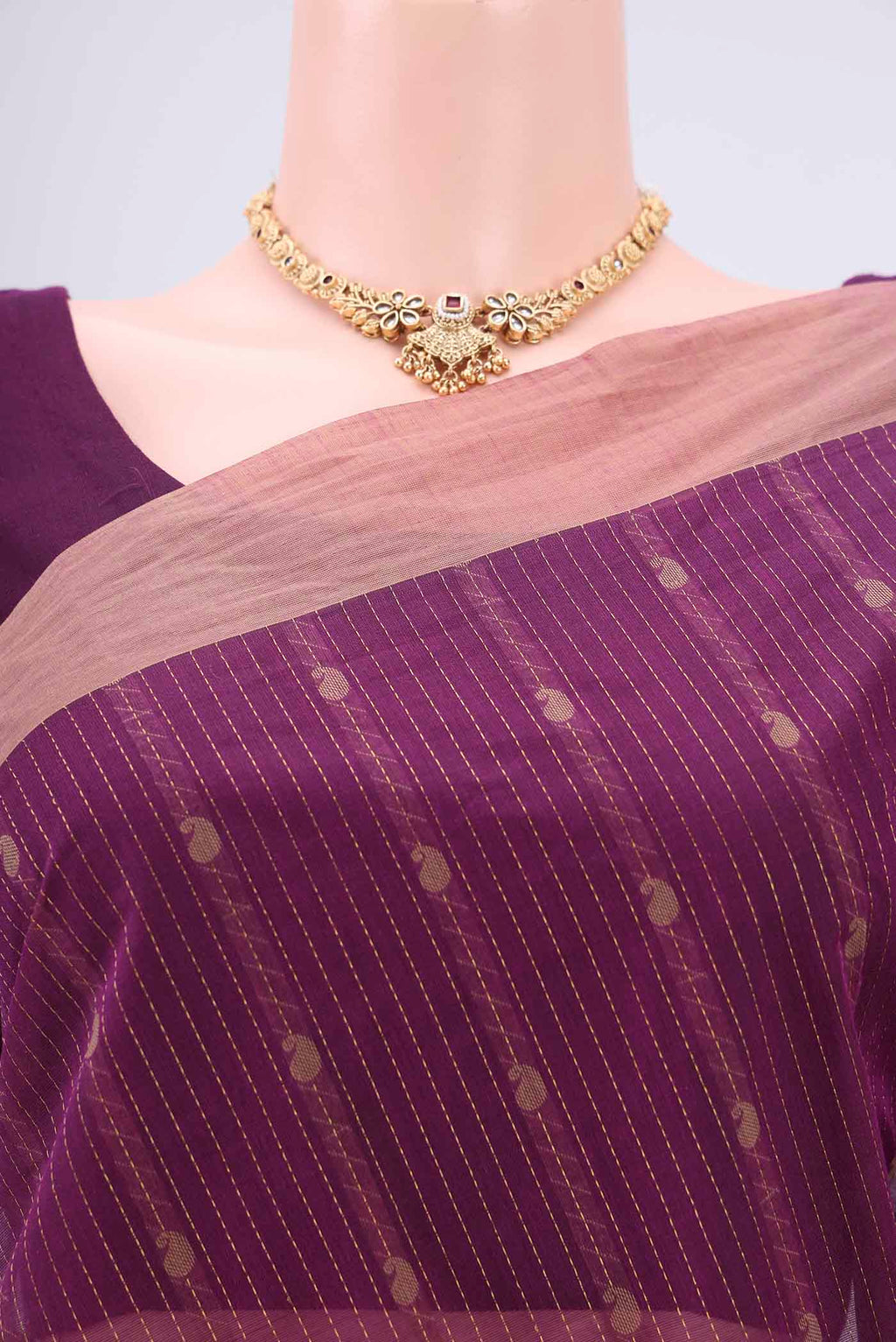 Border image of Magenta Kanchi Cotton Saree with Thread Butta on the body and Plain Border. 