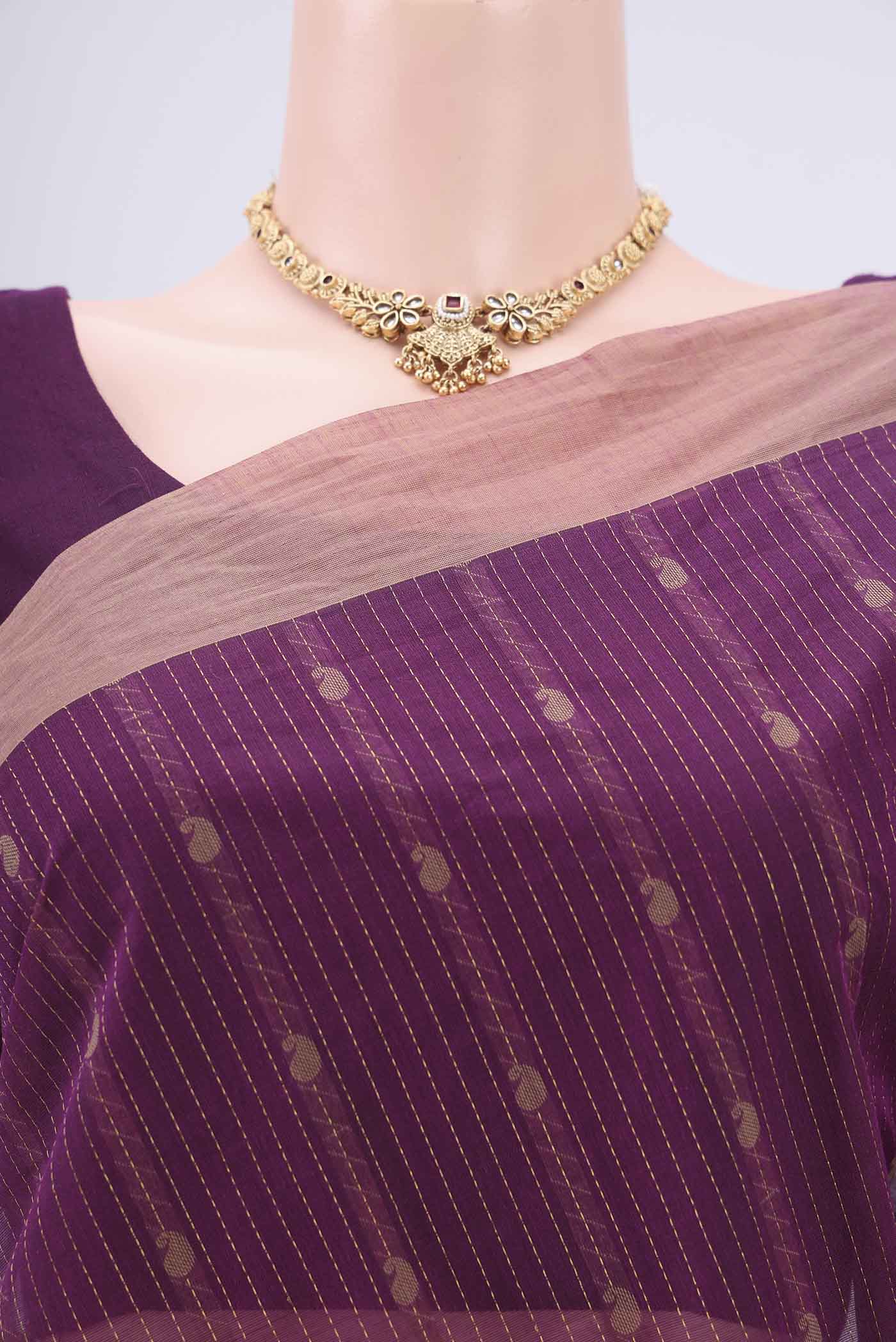 Border image of Magenta Kanchi Cotton Saree with Thread Butta on the body and Plain Border. 
