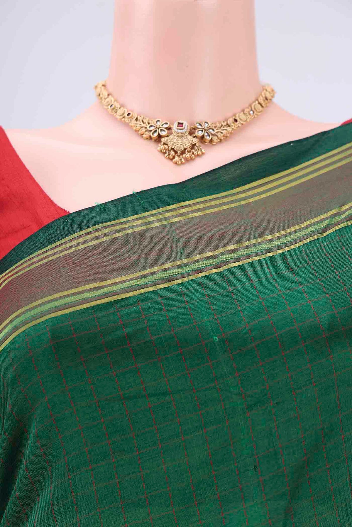 Border image of Green Blended Poly Cotton Saree with Checked design on the body and Thread Border. 