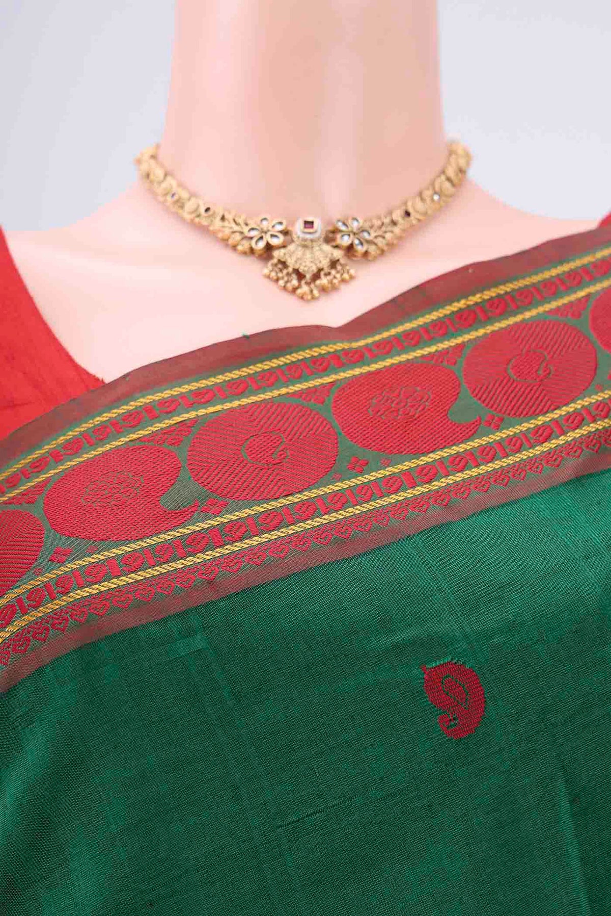 Border image of Green Blended Poly Cotton Saree with Thread Butta on the body and Thread Border. 