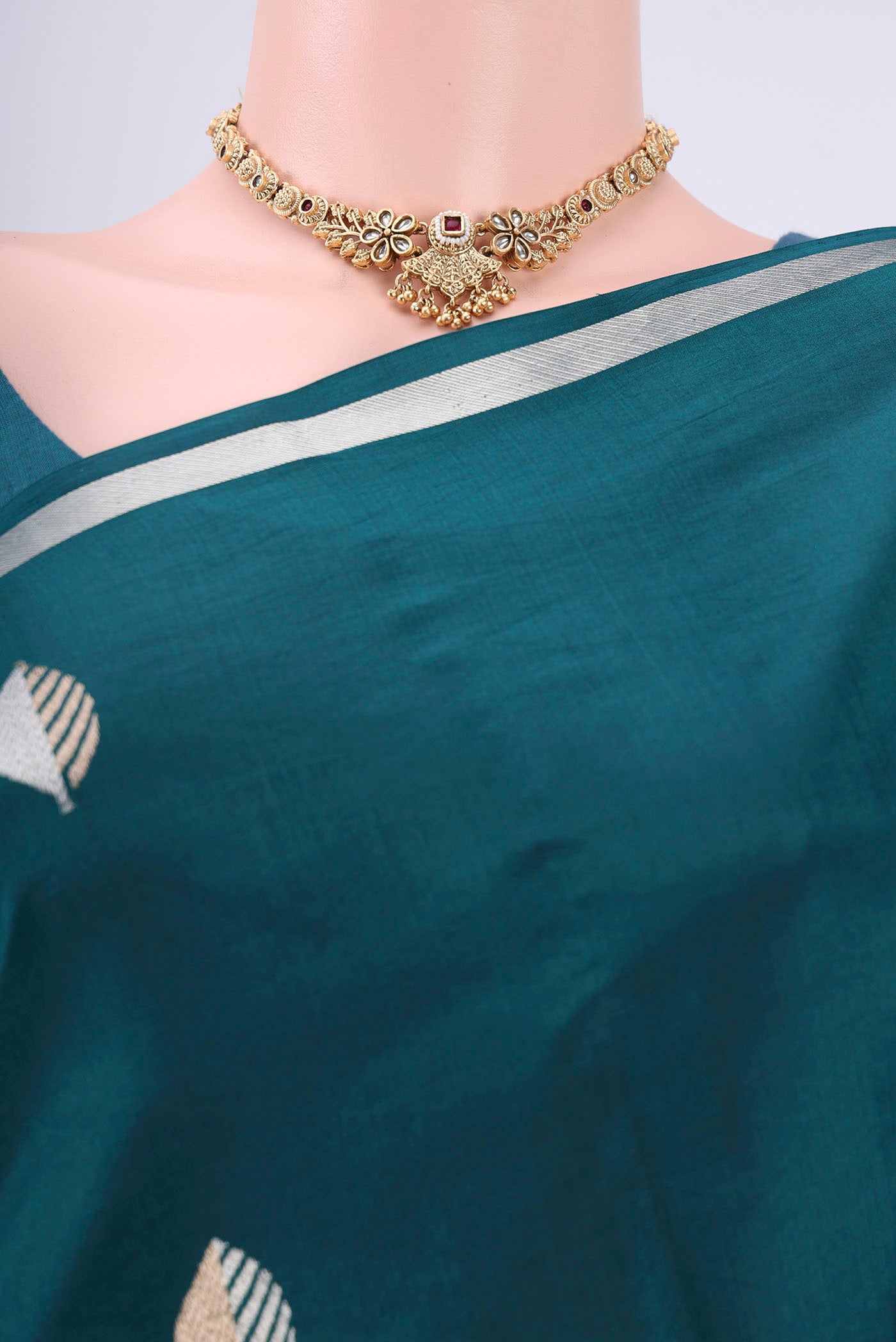Border image of Green Banarasi Katan Silk Saree with Zari Butta on the body and Zari Border. 