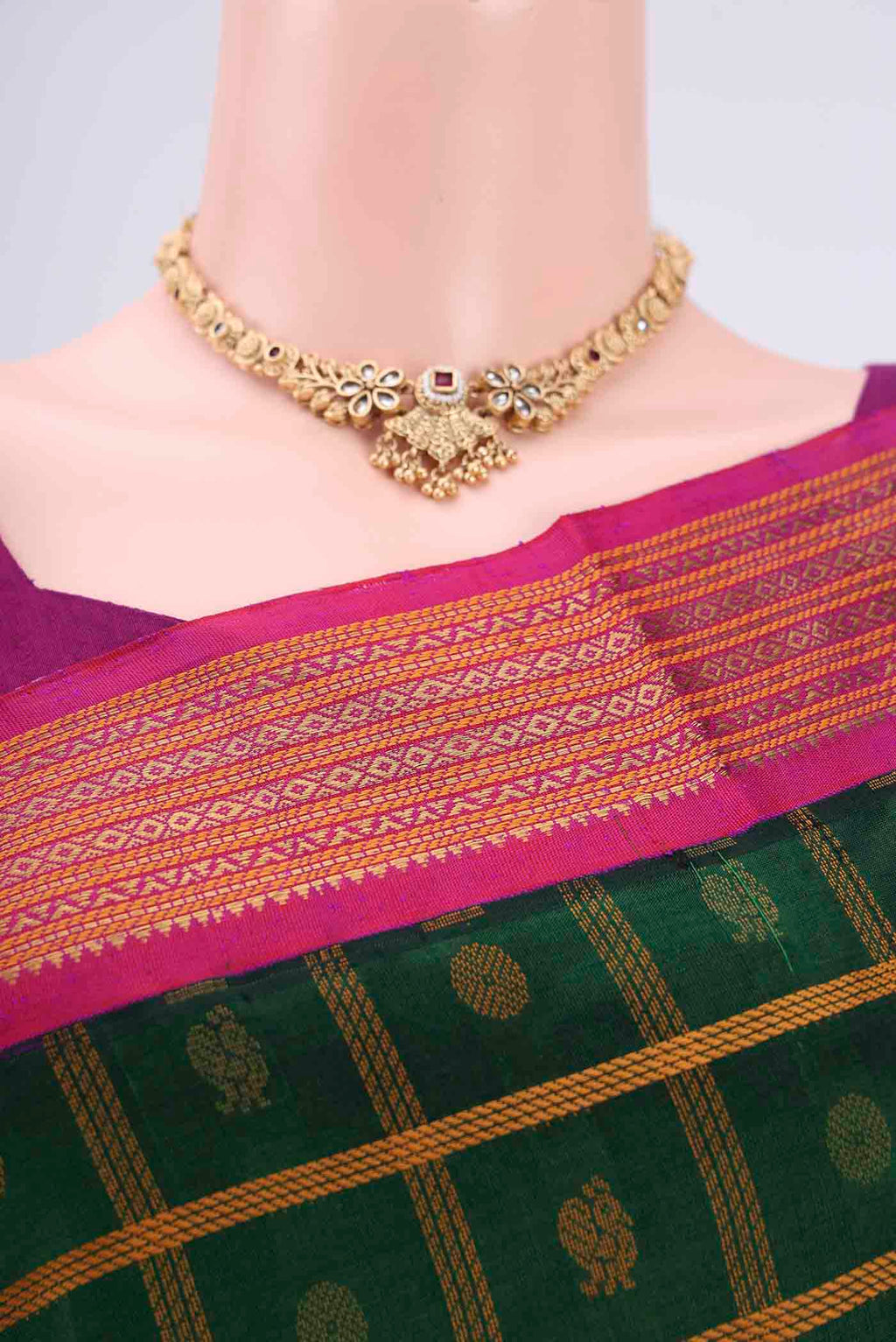 Border image of Green Coimbatore Silk Cotton Saree with Stripes on the body and Plain Border. 