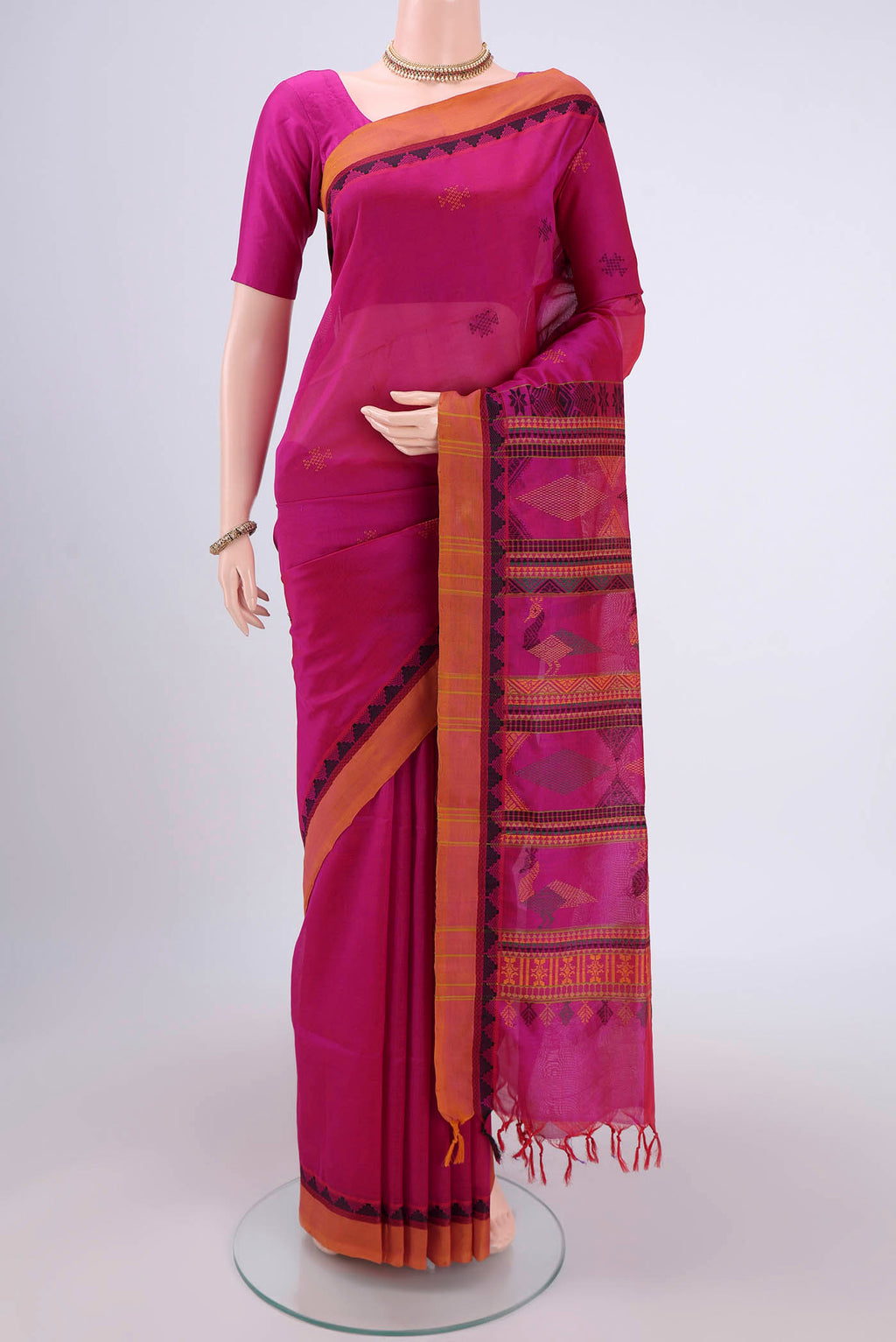 Pink Silk Cotton Saree with Checked design on the body and Plain Border.  displayed on a mannequin