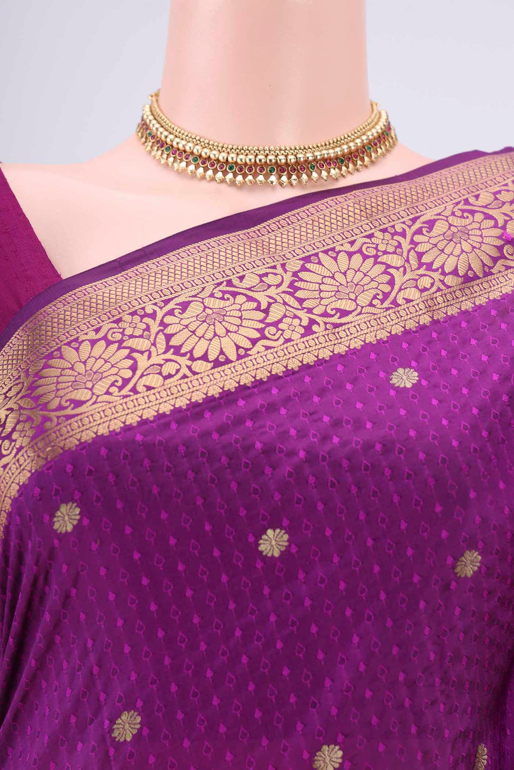 Border image of Purple Dual Tone Blended Bangalore Silk Saree with Jacquard With Zari Butta on the body and Zari Border. 