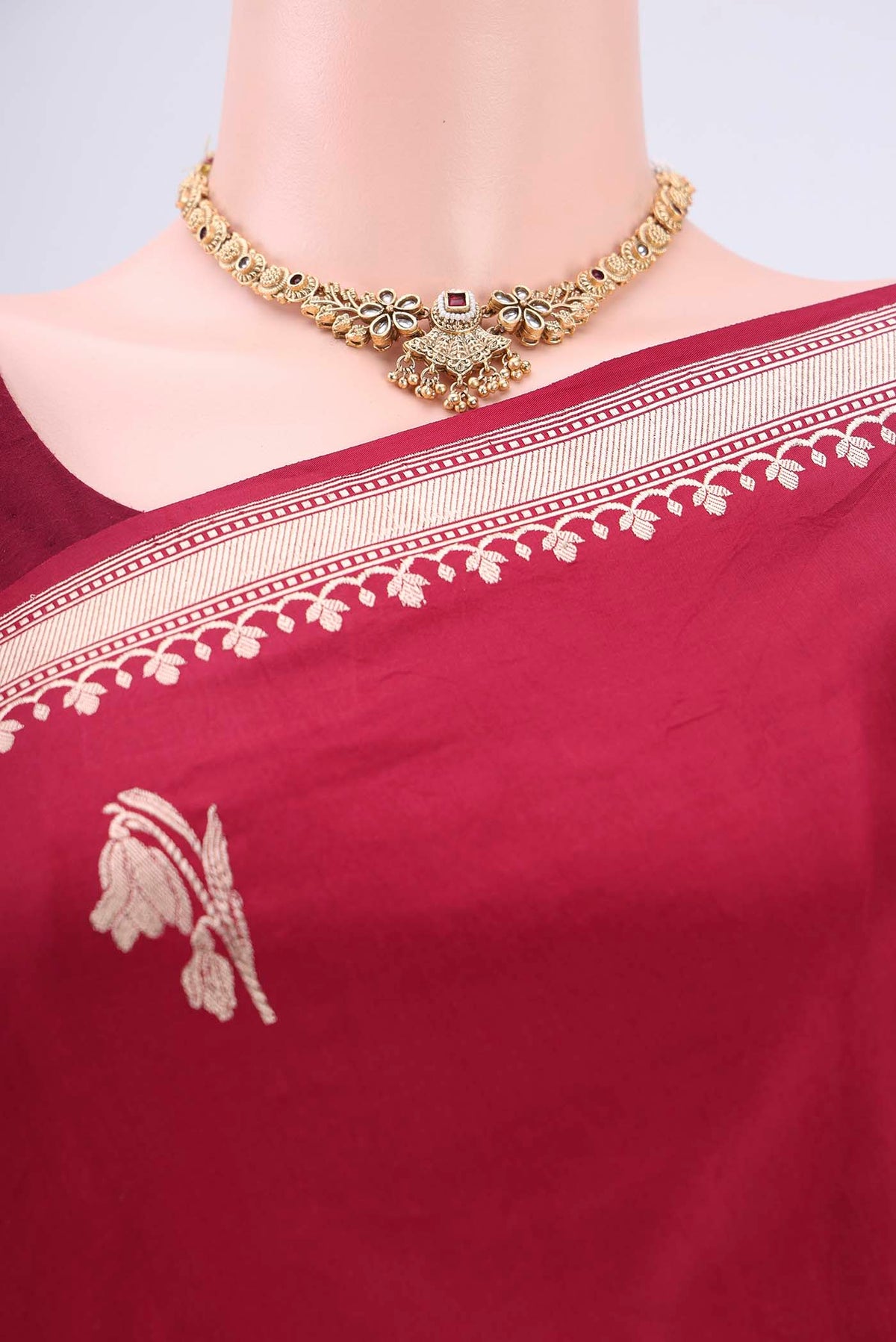 Border image of Maroon Banarasi Saree with Zari Butta on the body and Zari And Thread Border. 