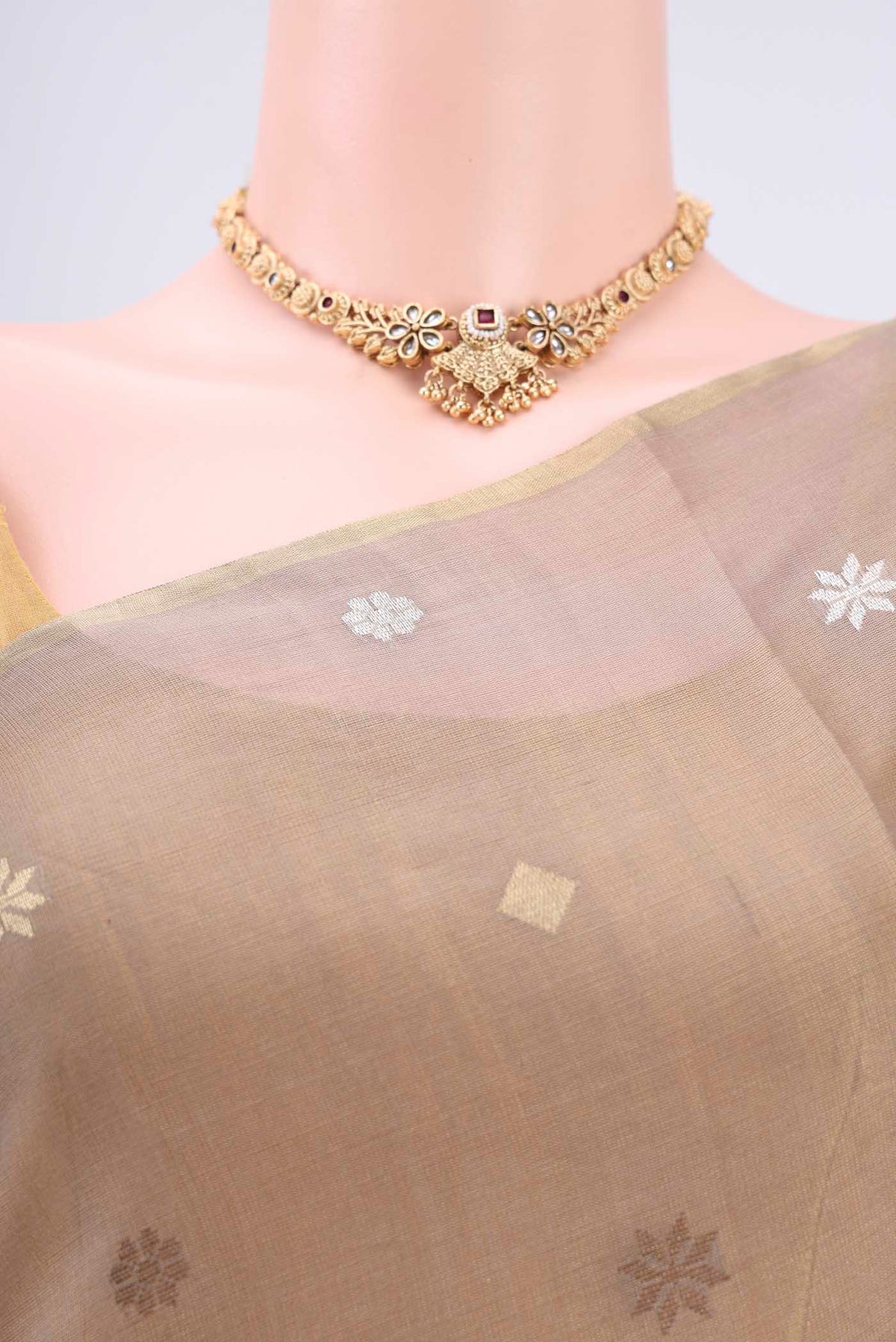 Border image of Beige MP Tussar Saree with Zari Butta on the body and Zari Border. 