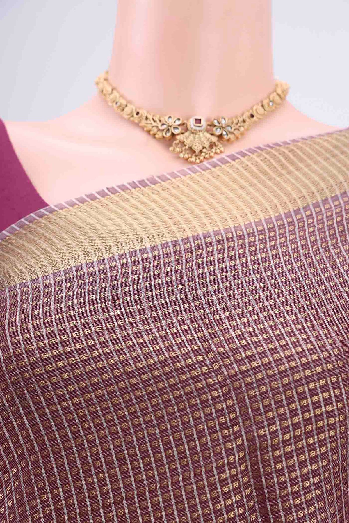 Border image of Maroon MP Tussar Saree with Zari Butta on the body and Zari Border. 