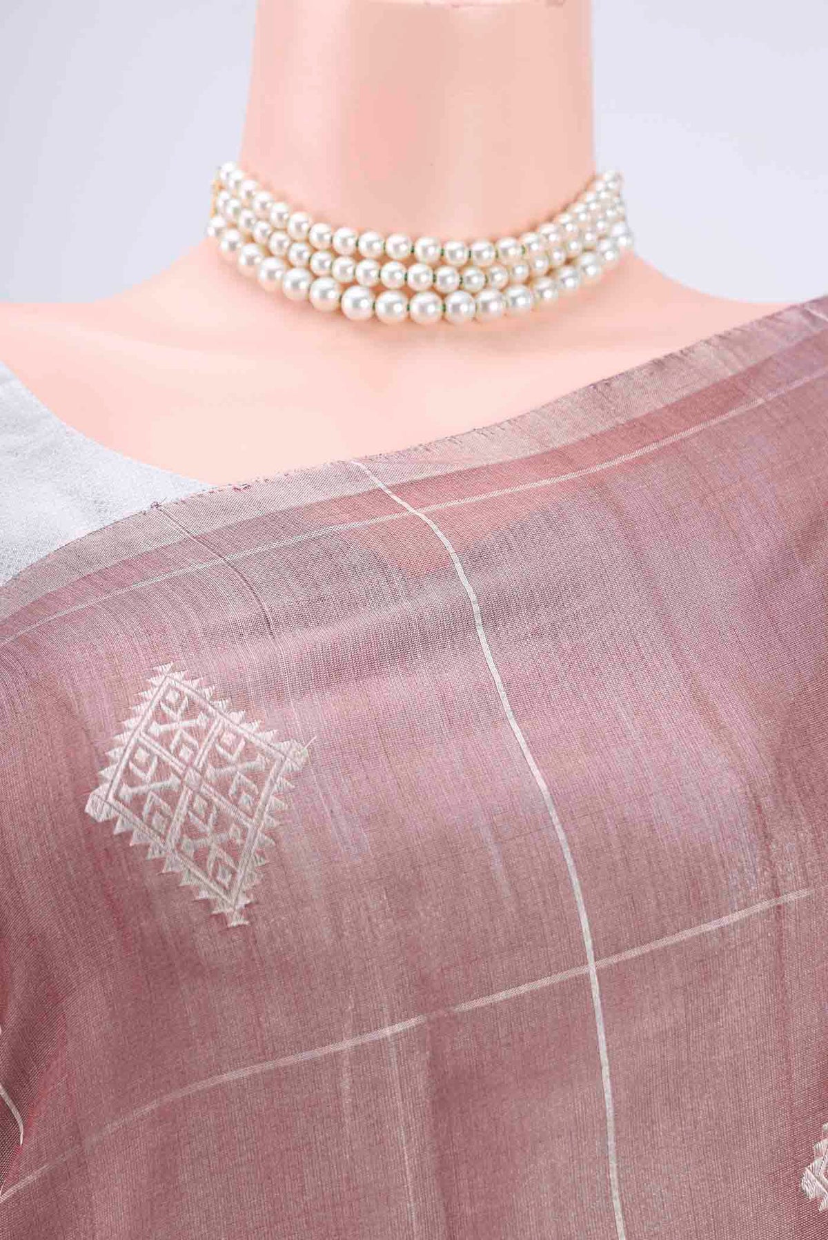 Border image of Mauve MP Tussar Saree with Zari Butta on the body and Zari Border. 
