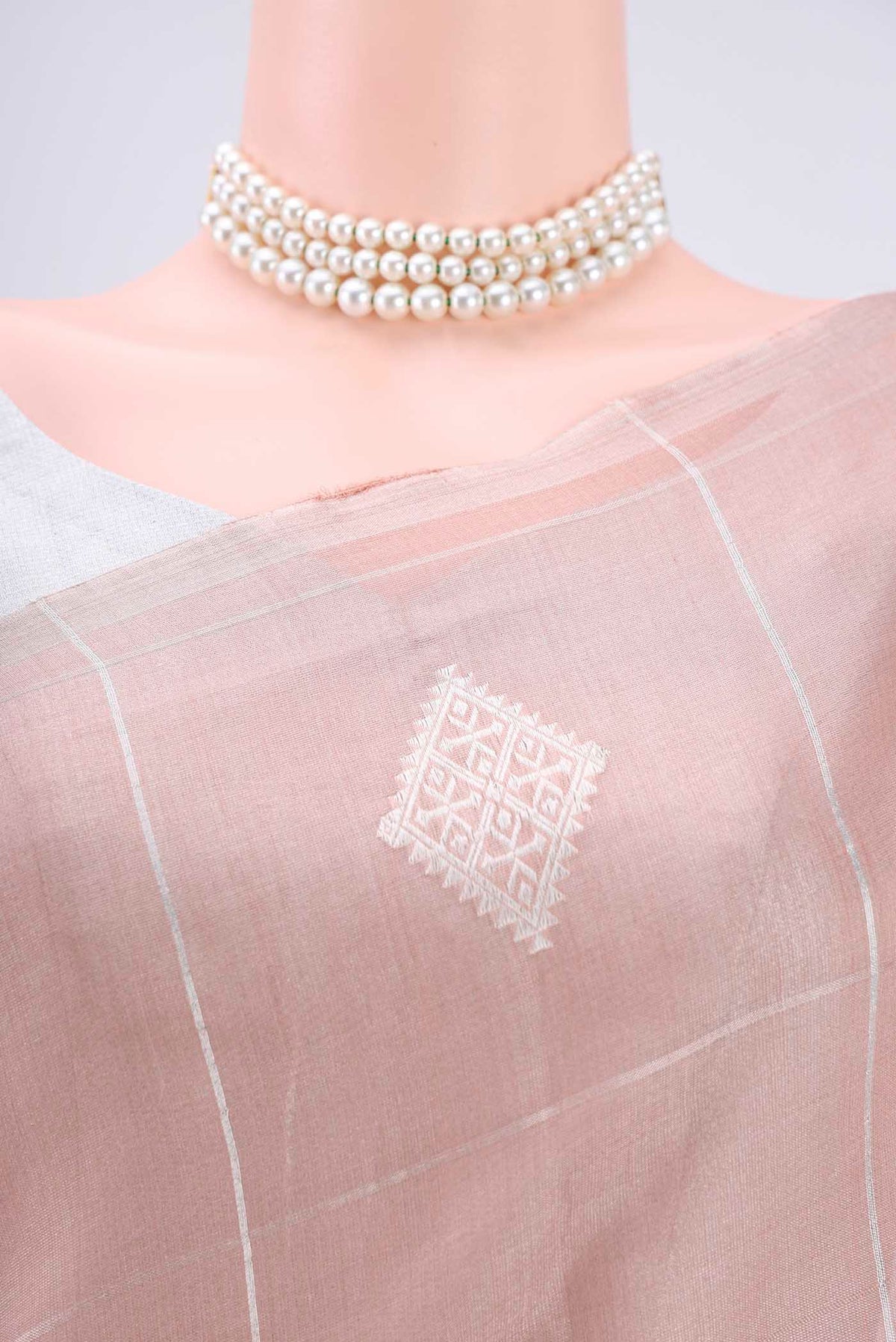 Border image of Peach MP Tussar Saree with Zari Butta on the body and Zari Border. 