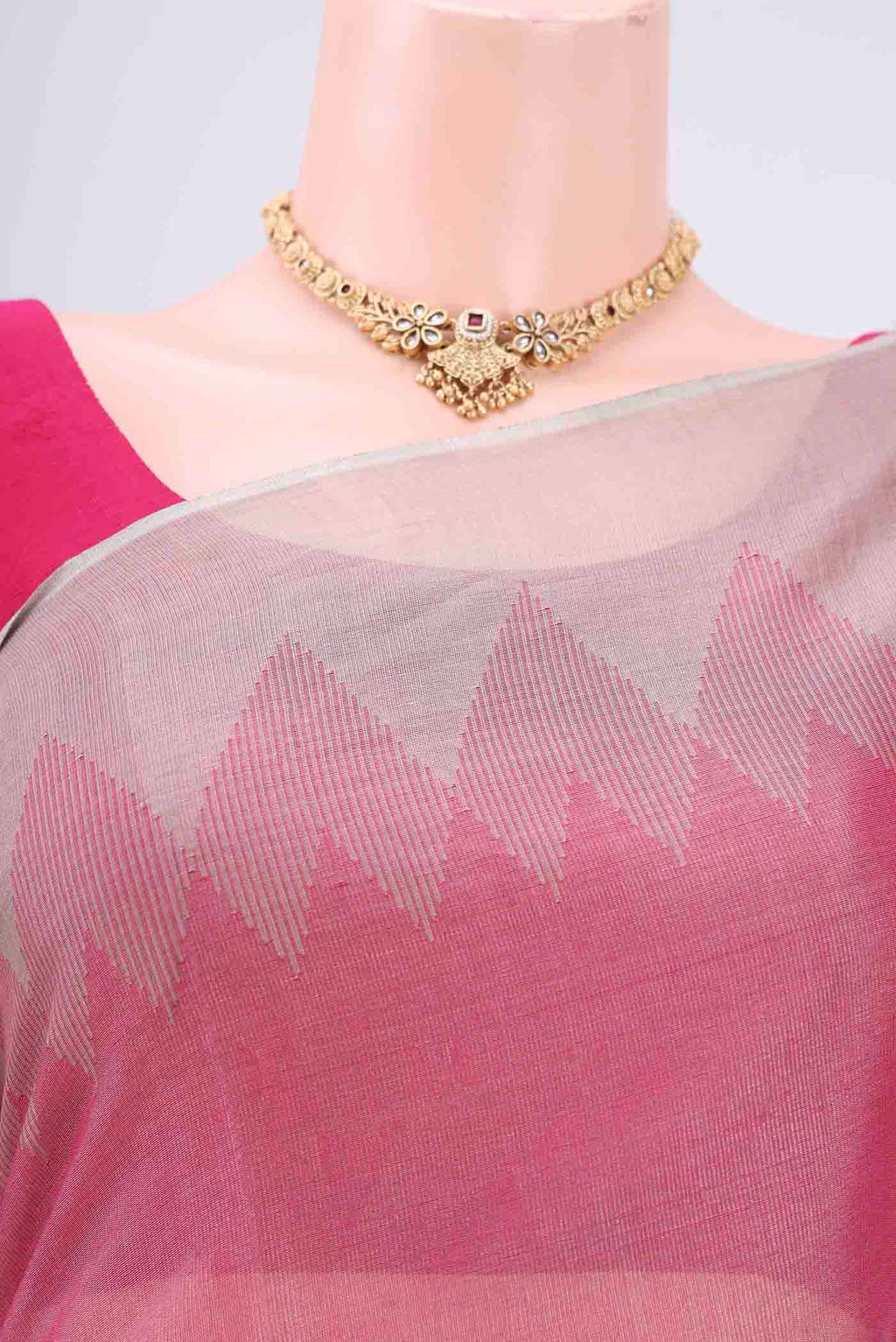 Border image of Pink MP Tussar Saree with Plain Body and Temple Border. 