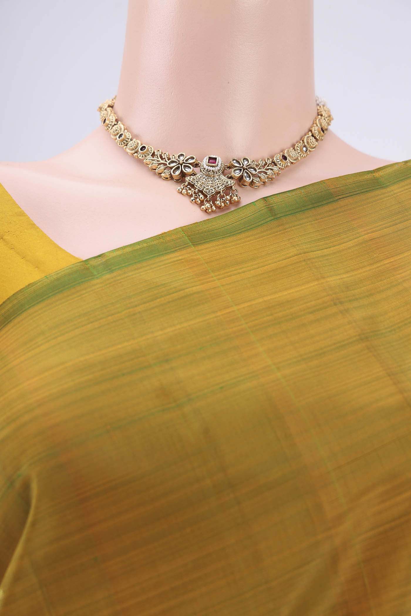 Border image of Mehandi Green Dual Tone Kanjivaram Silk Saree with Zari Butta on the body and One Side Border. 