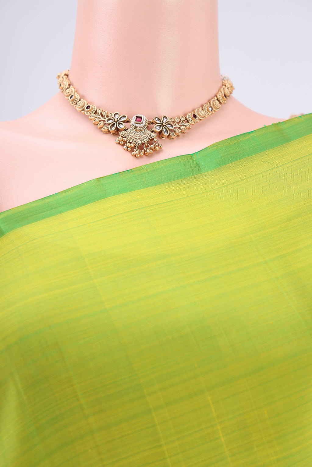 Border image of Green Kanjivaram Silk Saree with Zari Butta on the body and One Side Border. 
