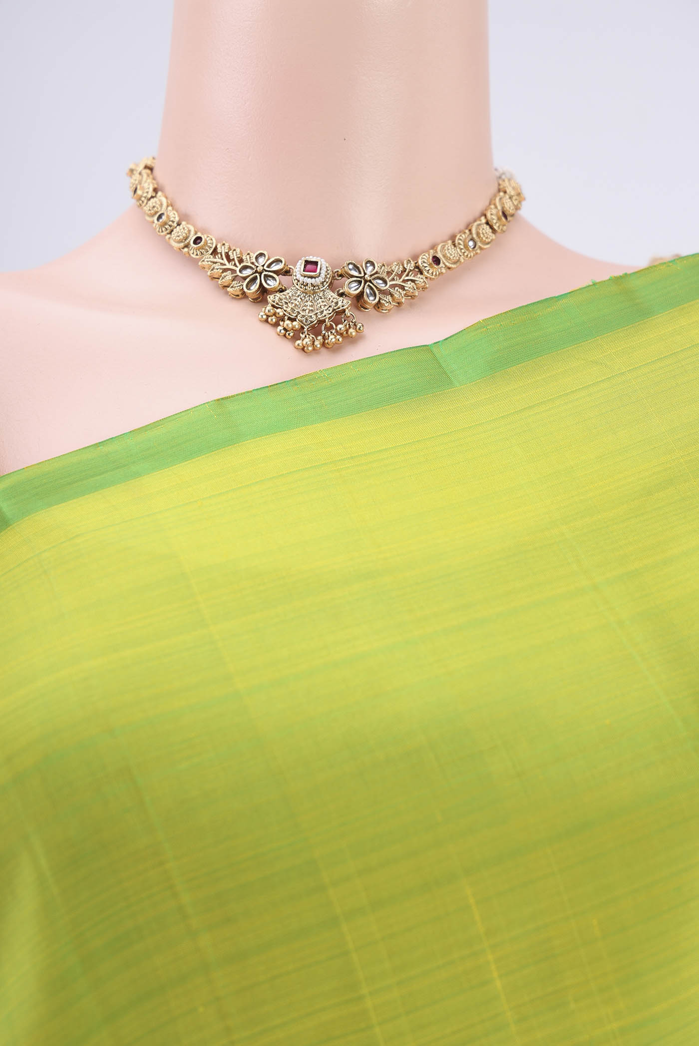 Border image of Green Kanjivaram Silk Saree with Zari Butta on the body and One Side Border. 