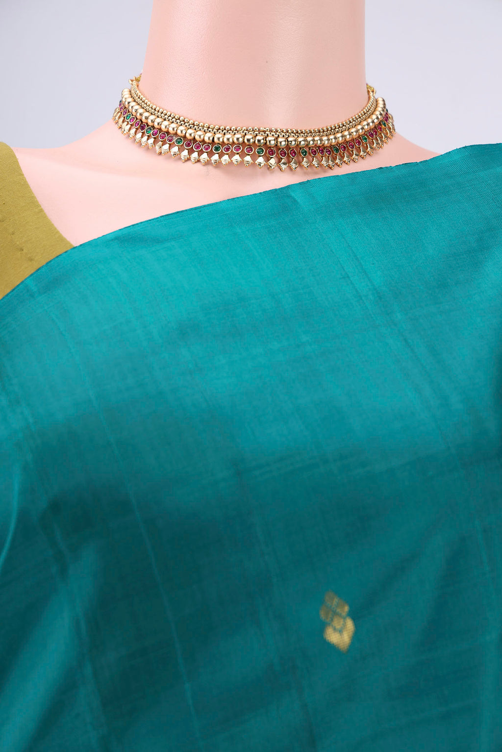 Border image of Green Kanjivaram Silk Saree with Zari Butta on the body and One Side Border. 