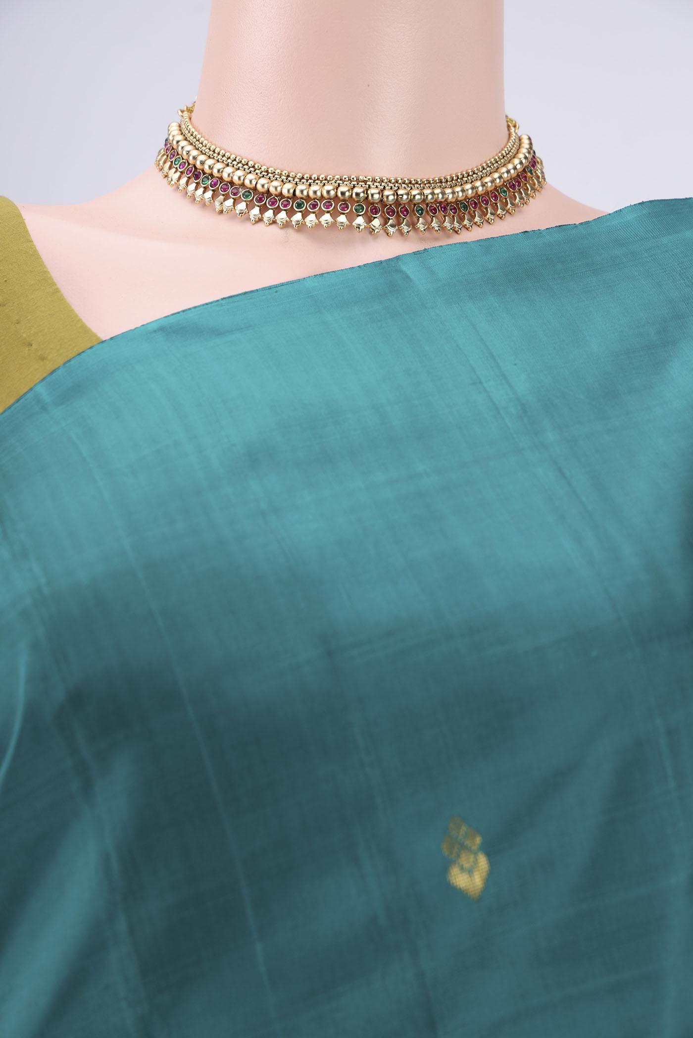 Border image of Green Kanjivaram Silk Saree with Zari Butta on the body and One Side Border. 