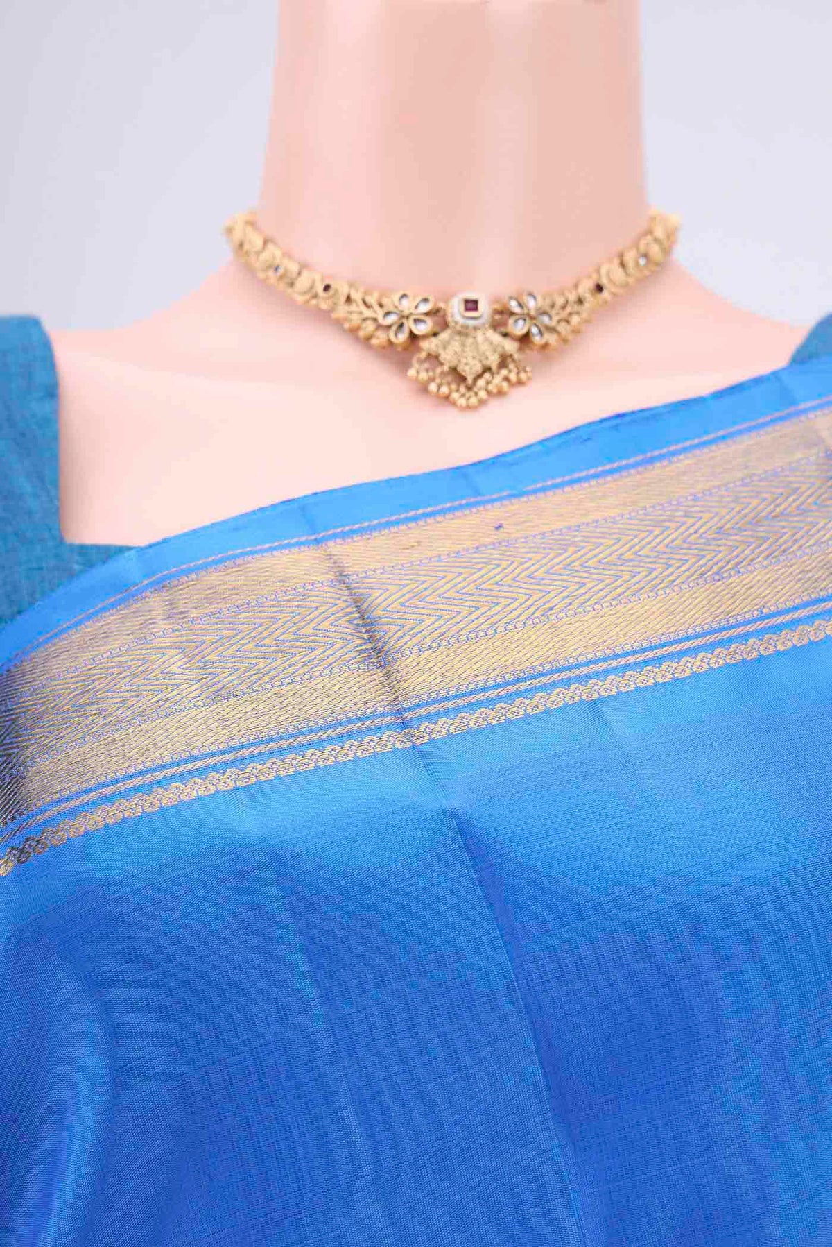 Border image of Blue Kanchipuram Silk Saree with Zari Butta on the body and Zari Border. 