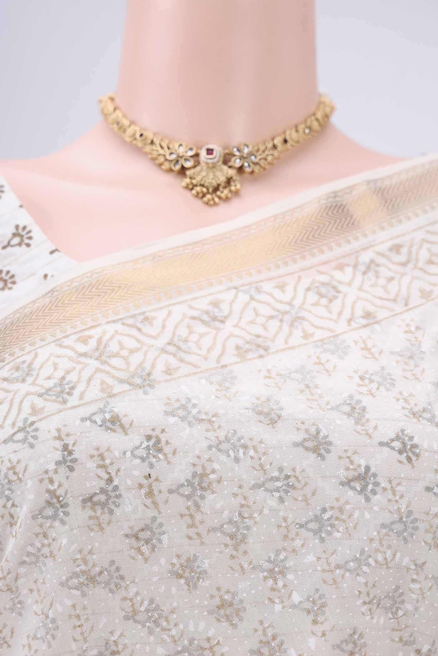 Border image of Off White Maheshwari Silk Cotton Saree with Batik Print on the body and Zari Border. 