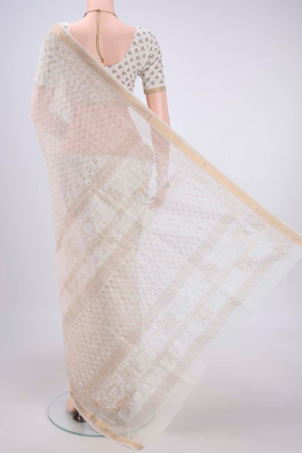 Flat view of Off White Maheshwari Silk Cotton Saree with Batik Print on the body and Zari Border. 
