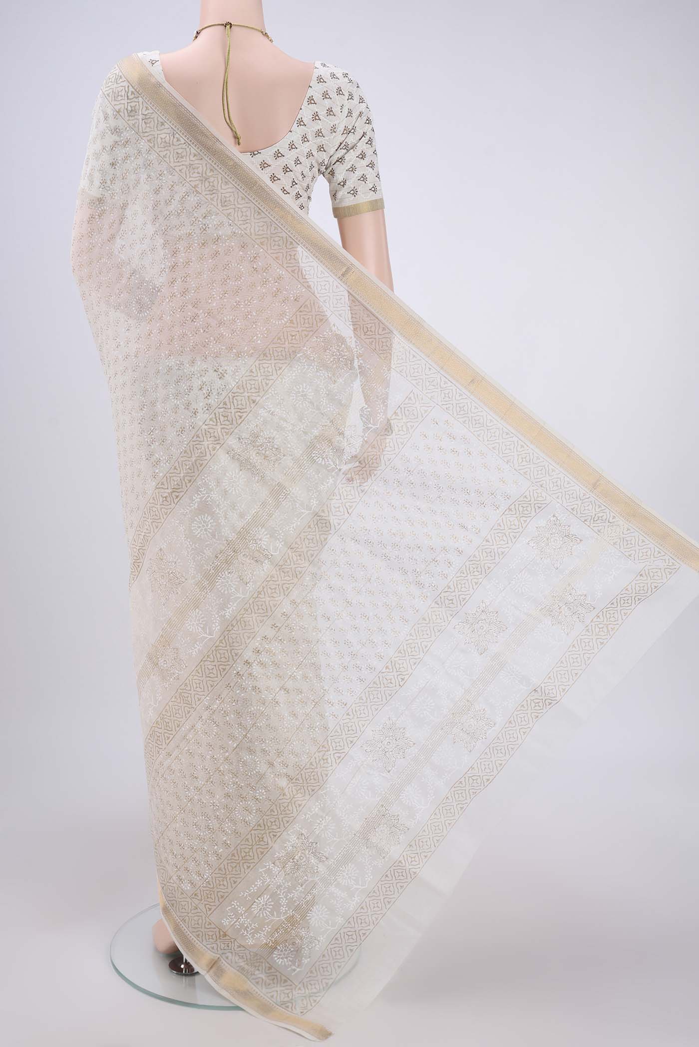 Flat view of Off White Maheshwari Silk Cotton Saree with Batik Print on the body and Zari Border. 