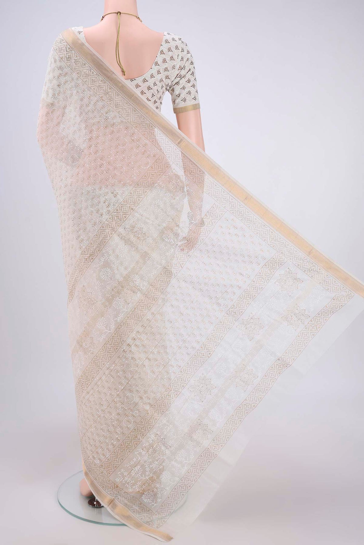 Flat view of Off White Maheshwari Silk Cotton Saree with Batik Print on the body and Zari Border. 