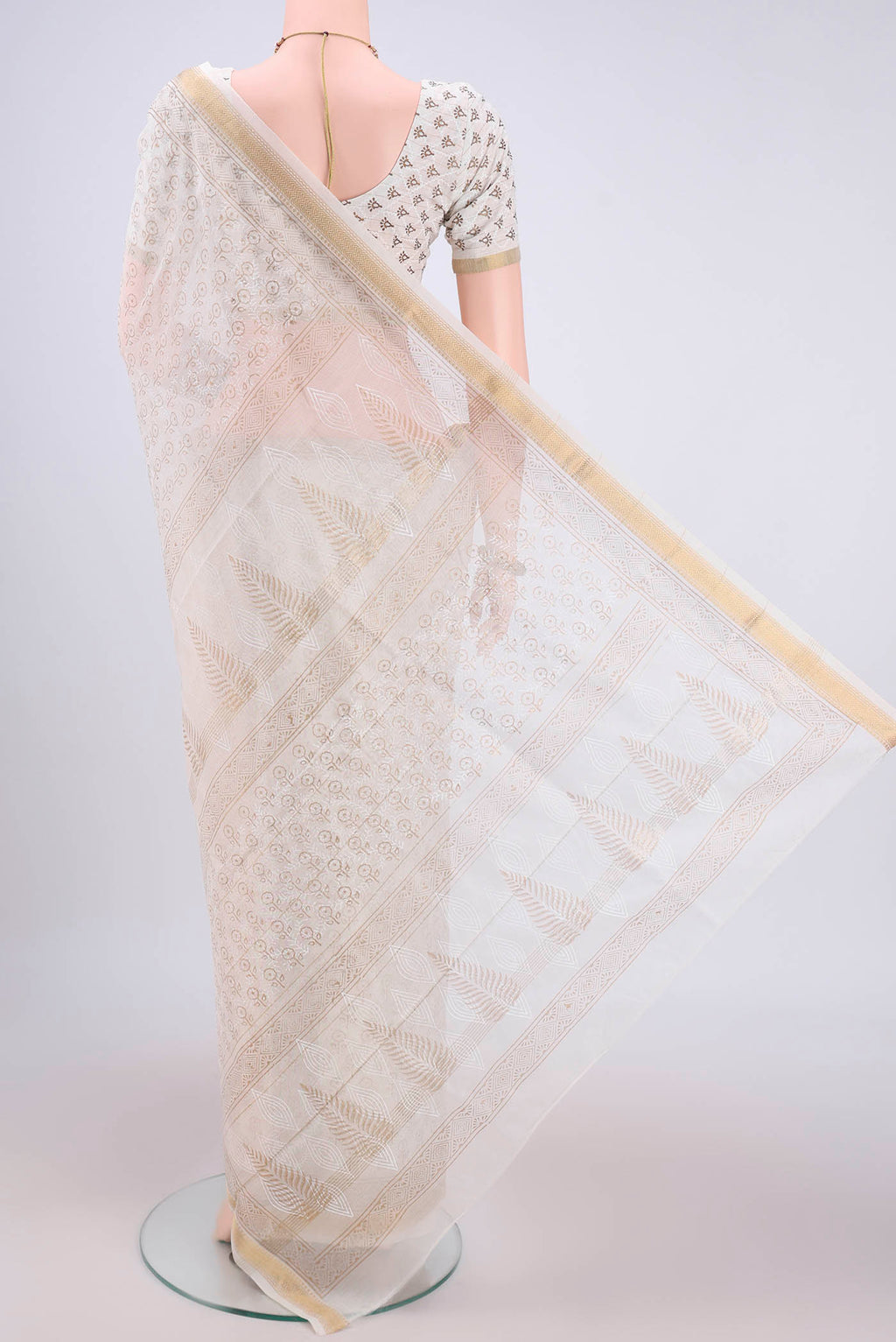 Flat view of Off White Maheshwari Silk Cotton Saree with Batik Print on the body and Zari Border. 