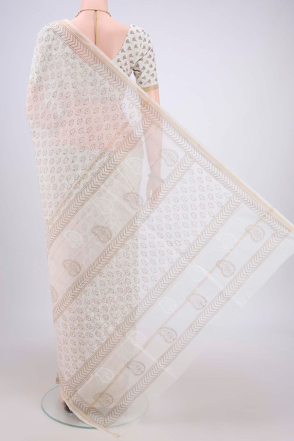 Flat view of Off White Maheshwari Silk Cotton Saree with Printed design on the body and Thin Zari Line. 