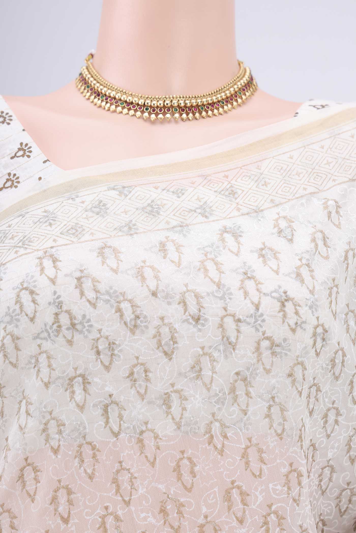 Border image of Off White Maheshwari Silk Cotton Saree with Printed design on the body and Thin Zari Line. 