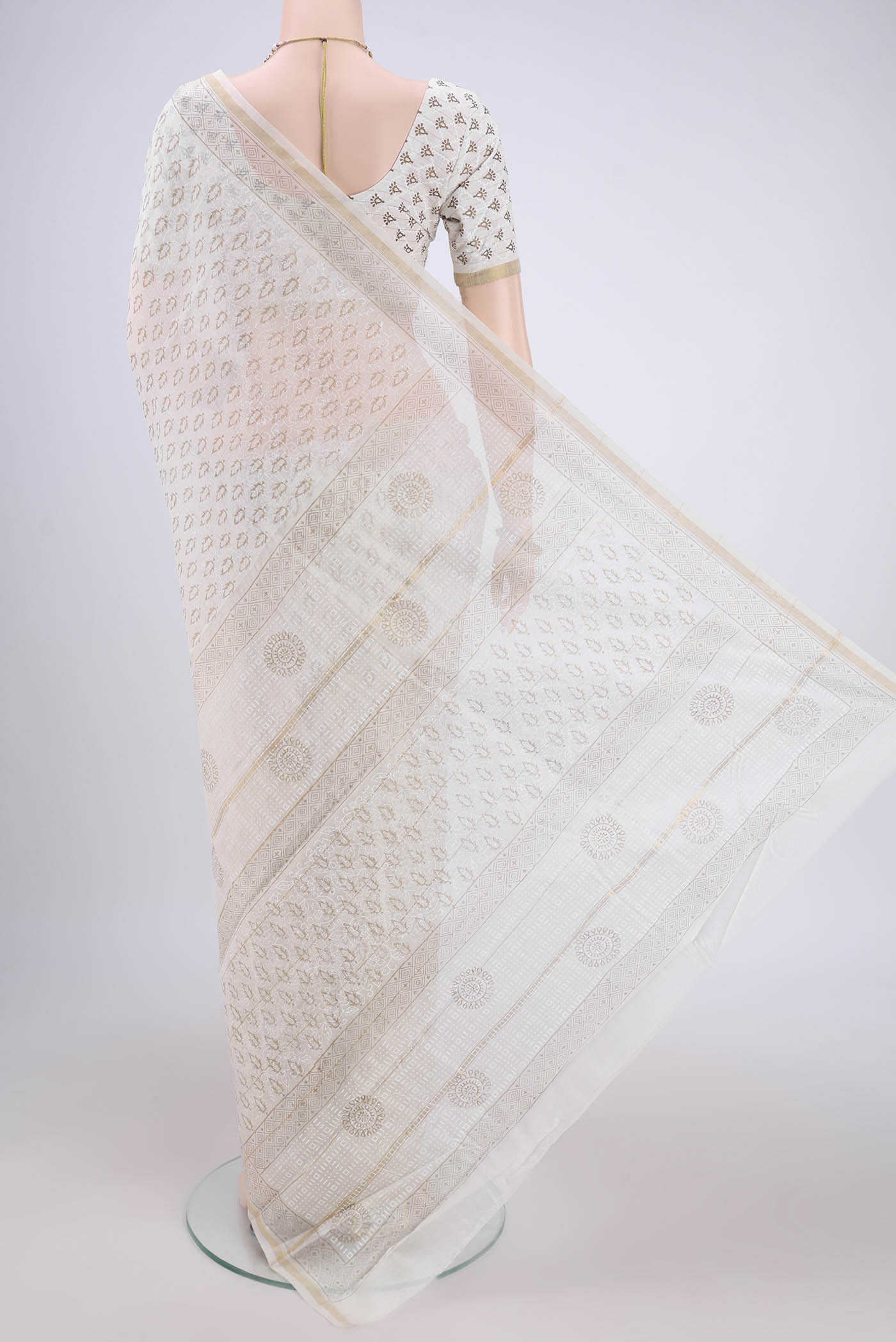 Flat view of Off White Maheshwari Silk Cotton Saree with Printed design on the body and Thin Zari Line. 