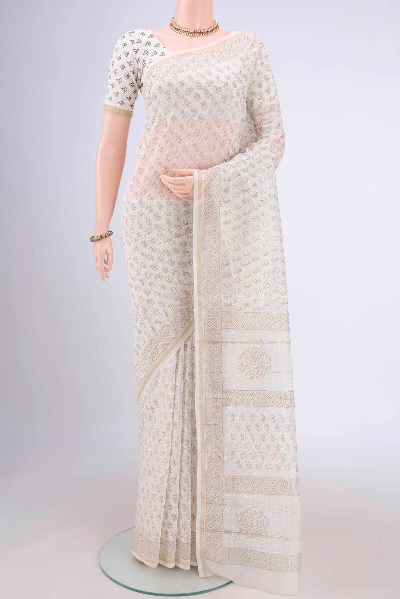 Off White Maheshwari Silk Cotton Saree with Printed design on the body and Thin Zari Line.  displayed on a mannequin