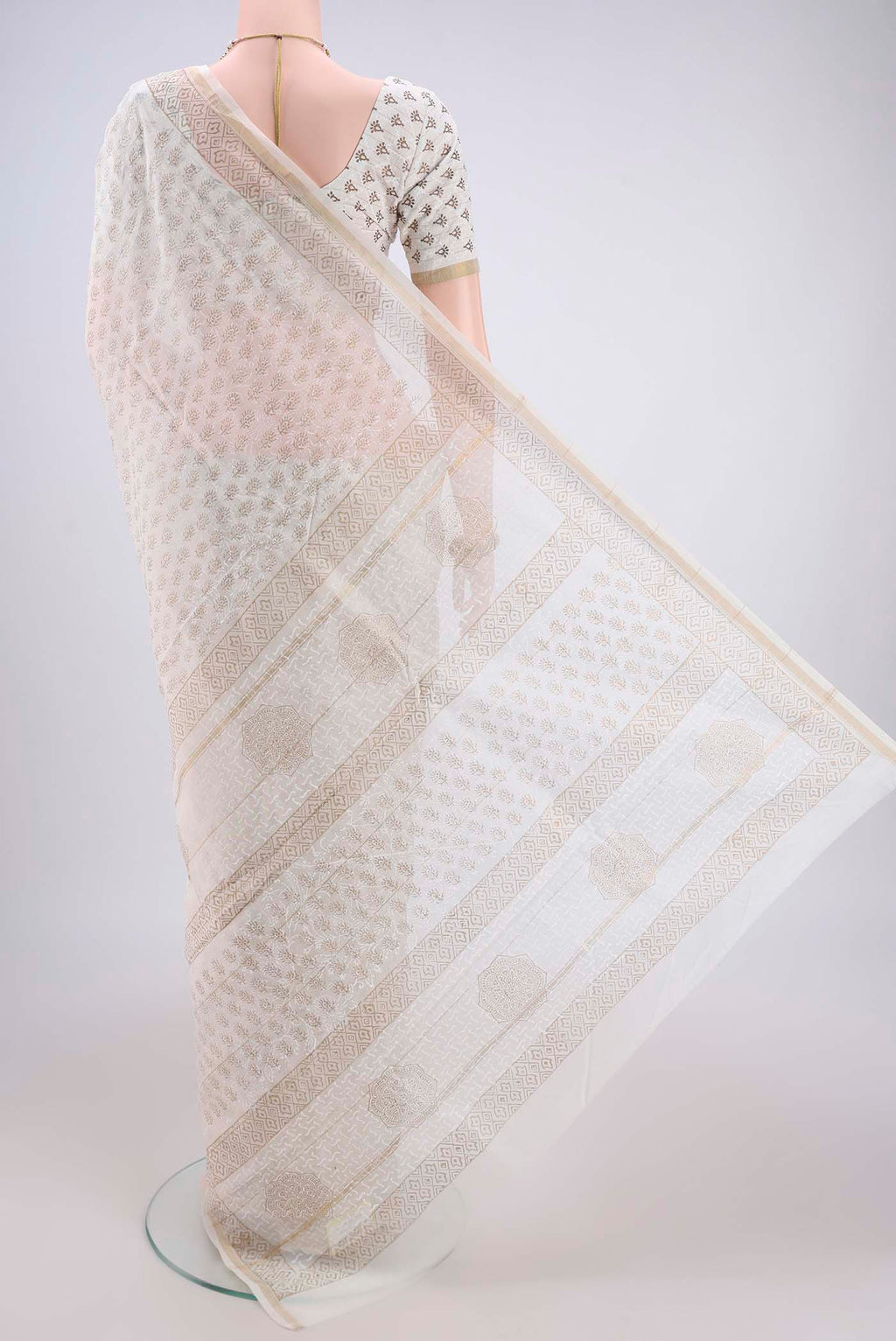 Flat view of Off White Maheshwari Silk Cotton Saree with Printed design on the body and Thin Zari Line. 