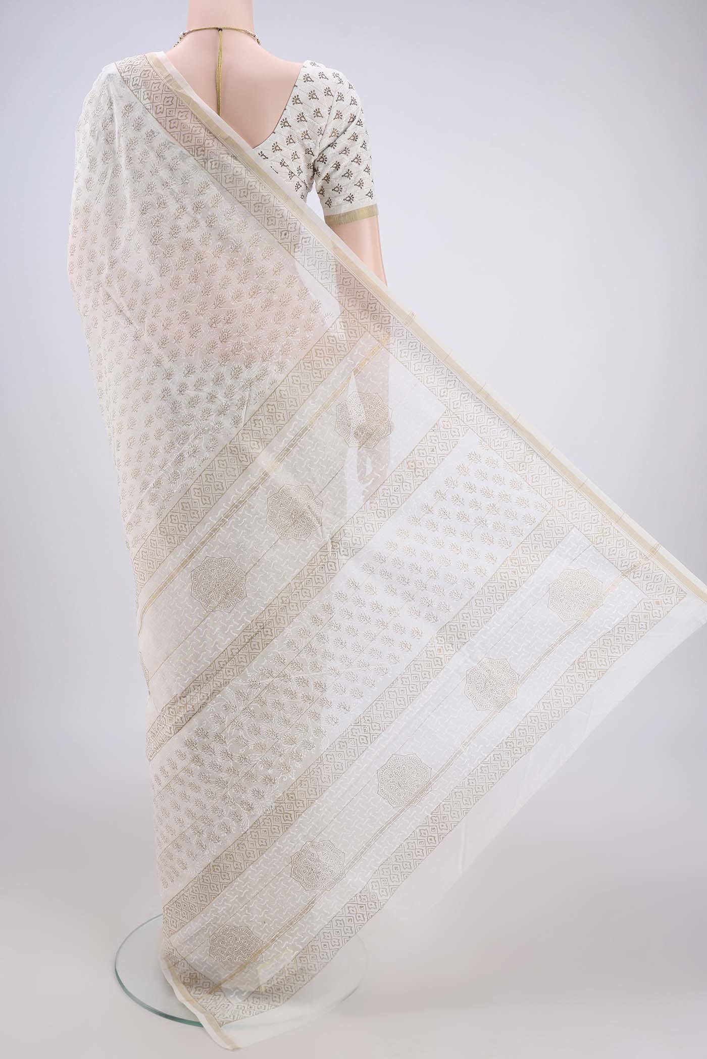 Flat view of Off White Maheshwari Silk Cotton Saree with Printed design on the body and Thin Zari Line. 