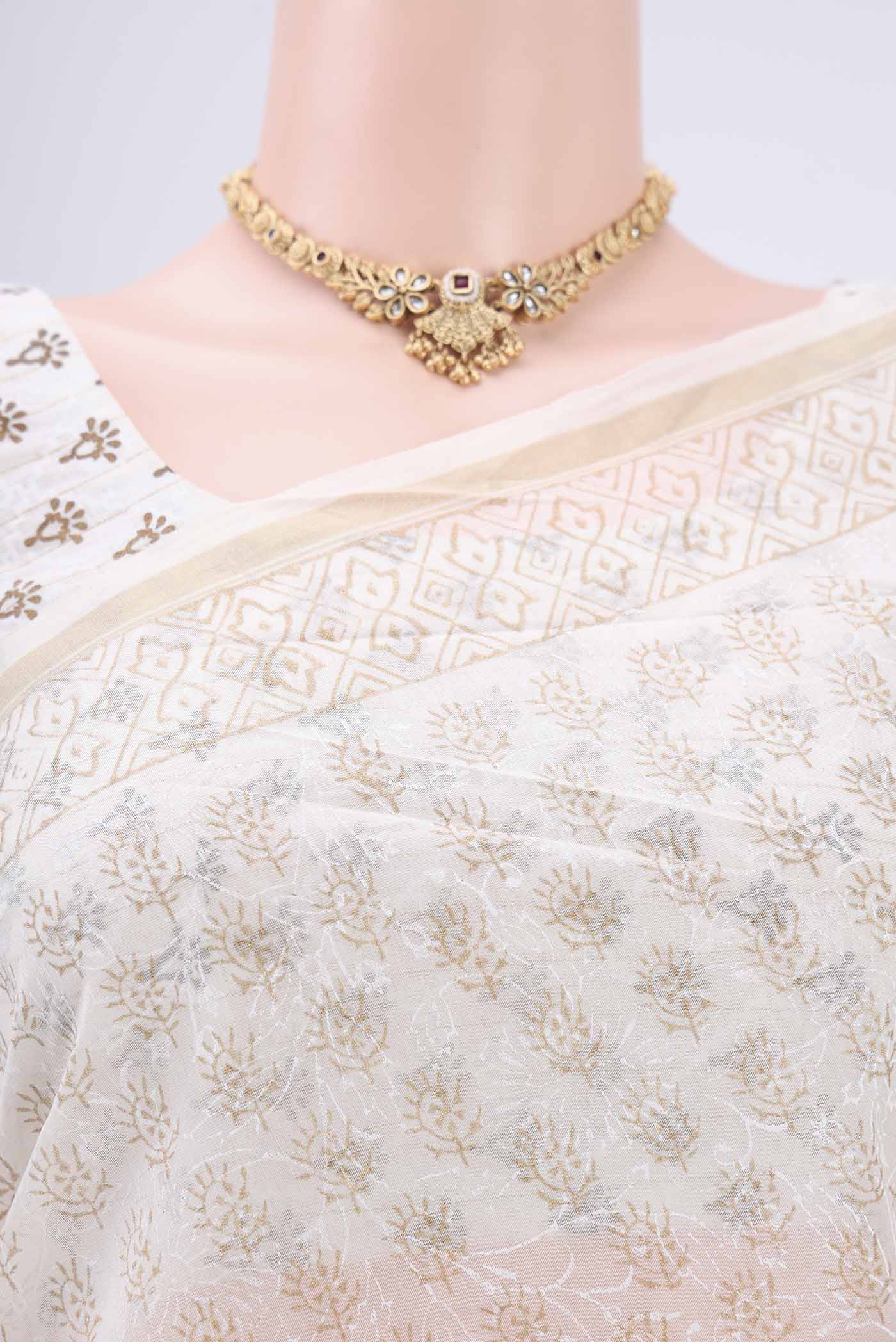 Border image of Off White Maheshwari Silk Cotton Saree with Batik Print on the body and Zari Border. 