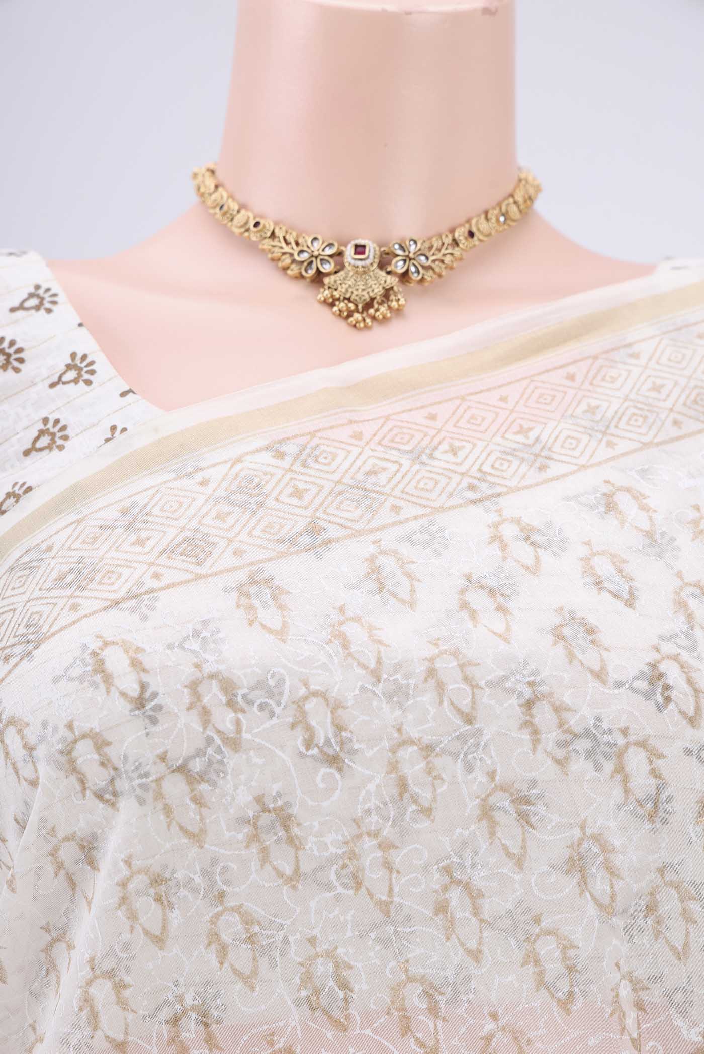 Border image of Off White Maheshwari Silk Cotton Saree with Batik Print on the body and Zari Border. 