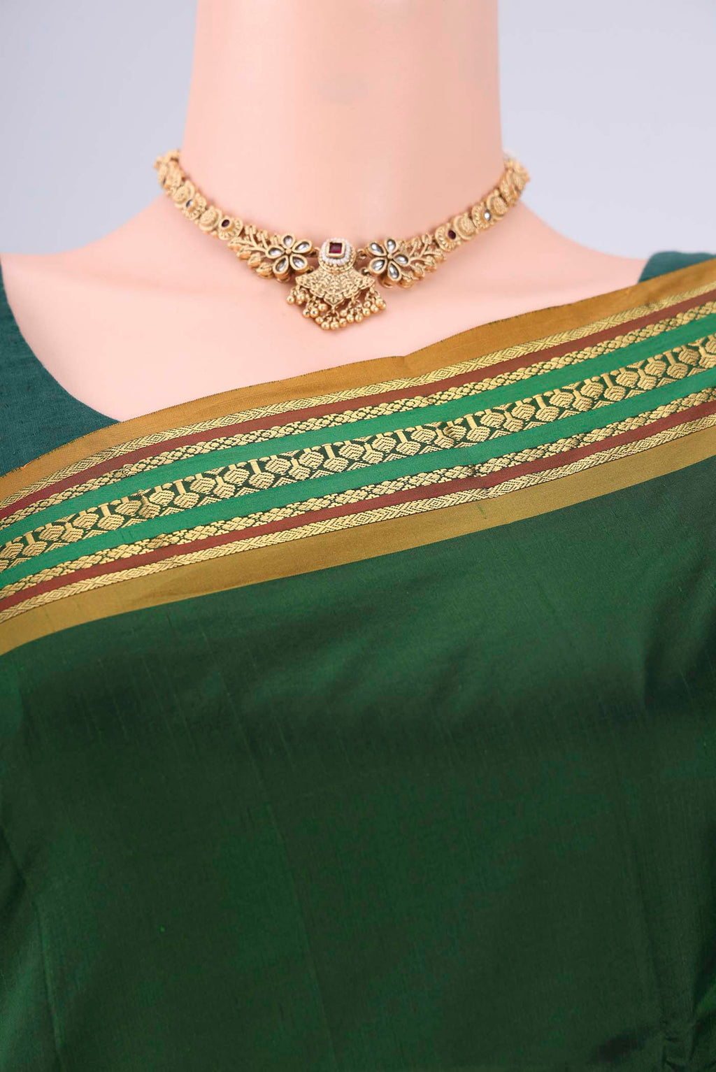 Border image of Bottle Green Blended Bangalore Silk Saree with Jacquard design on the body and Zari Border. 