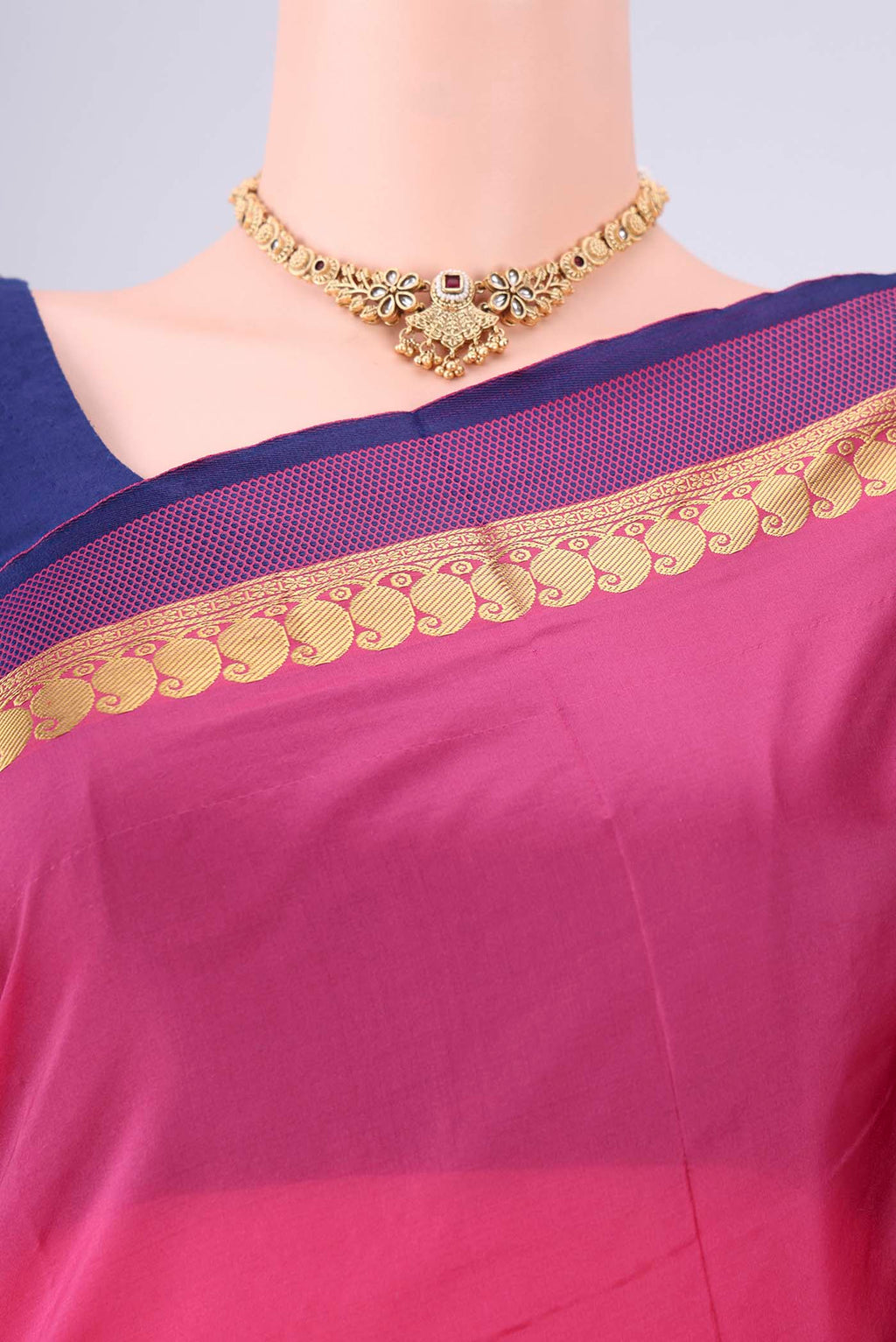 Border image of Pink Blended Bangalore Silk Saree with Plain Body and Zari Border. 