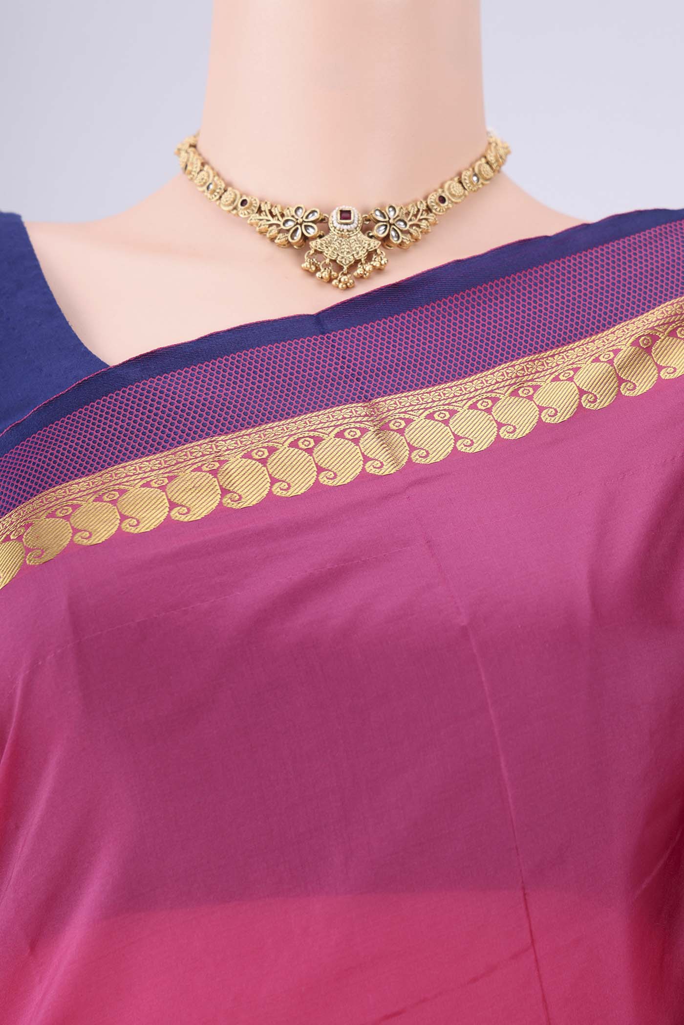 Border image of Pink Blended Bangalore Silk Saree with Plain Body and Zari Border. 