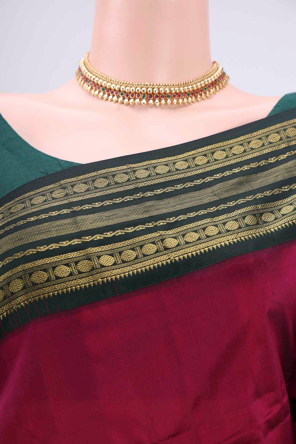 Border image of Magenta Blended Bangalore Silk Saree with Plain Body and Zari Border. 