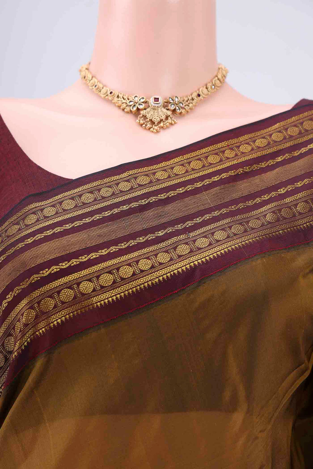 Border image of Mehandi Green Blended Bangalore Silk Saree with Plain Body and Zari Border. 