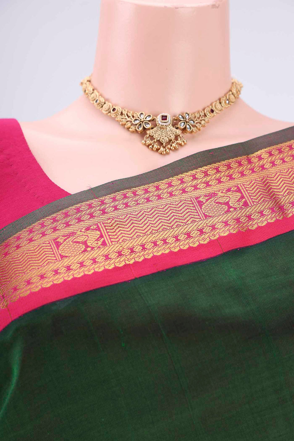 Border image of Bottle Green Silk Cotton Saree with Zari Butta on the body and Zari Border. 