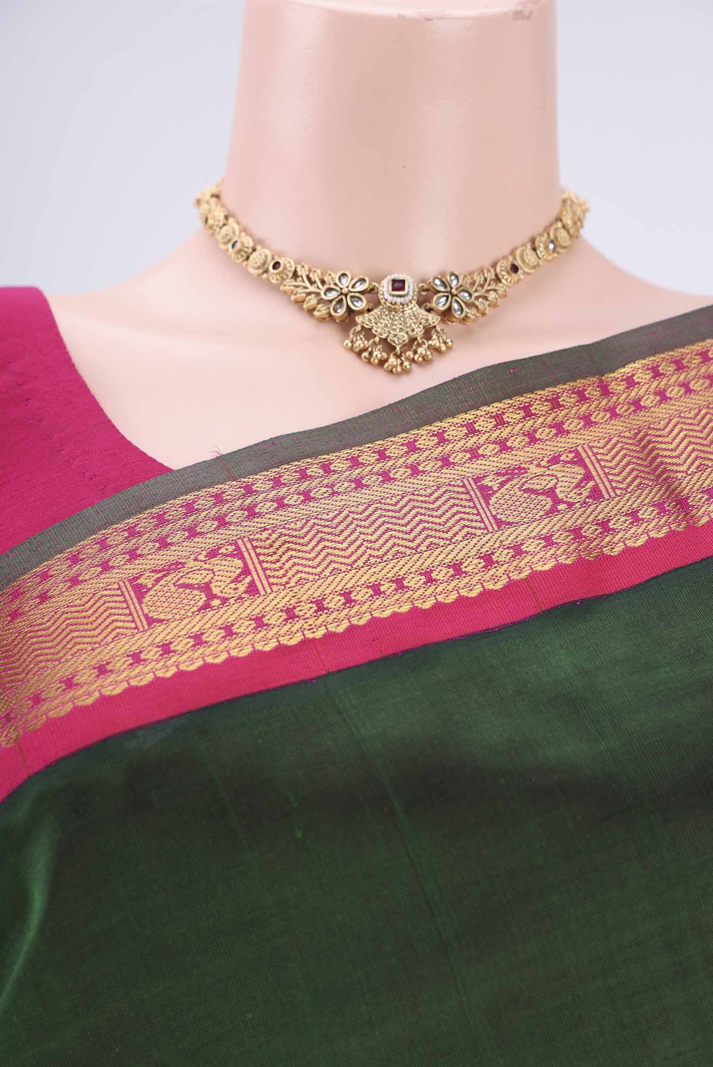 Border image of Bottle Green Silk Cotton Saree with Zari Butta on the body and Zari Border. 