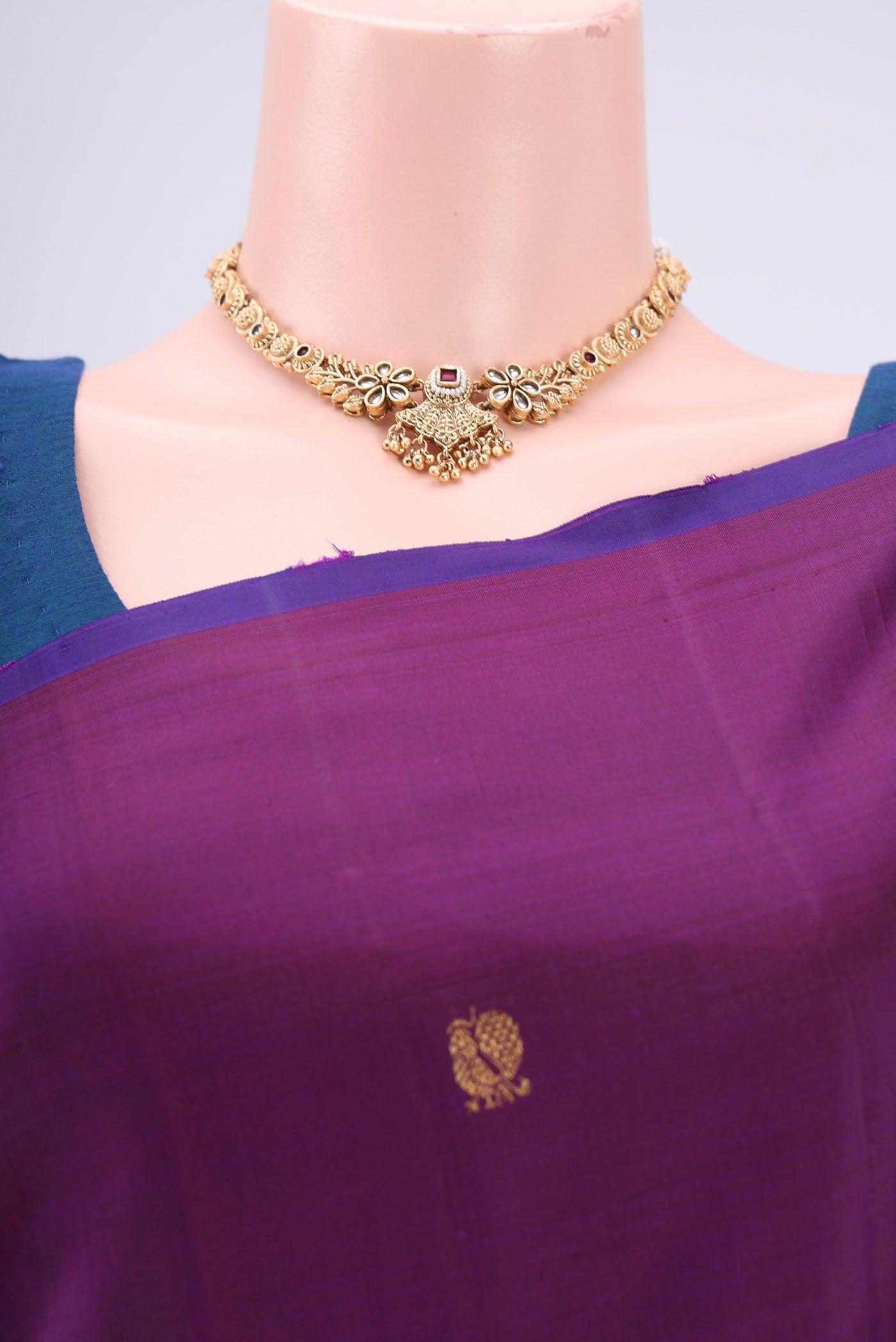 Border image of Purple Dual Tone Kanchipuram Silk Saree with Thread Butta on the body and Attached Border. 