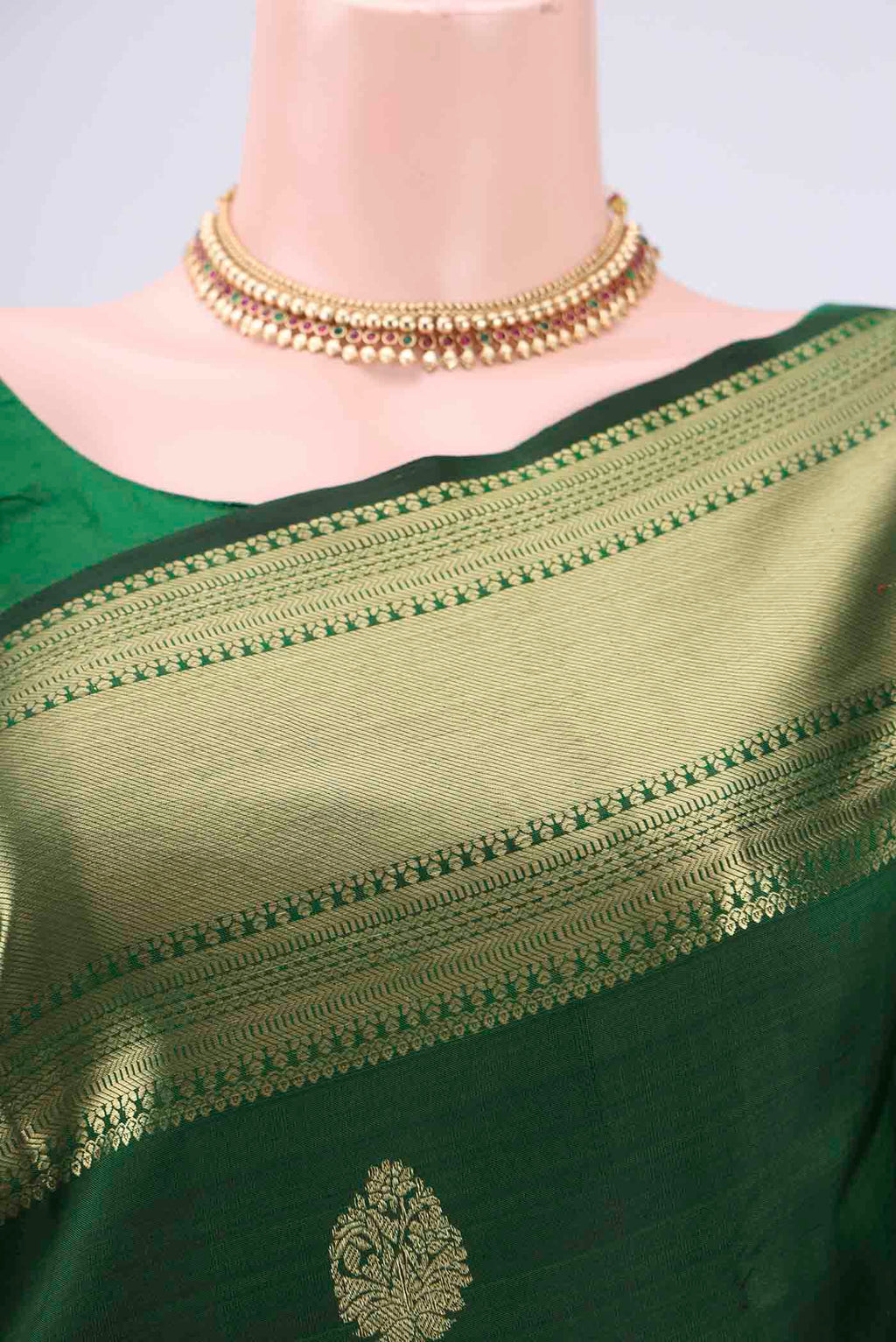 Border image of Bottle Green Kanchipuram Silk Saree with Zari Butta on the body and Zari Border. 