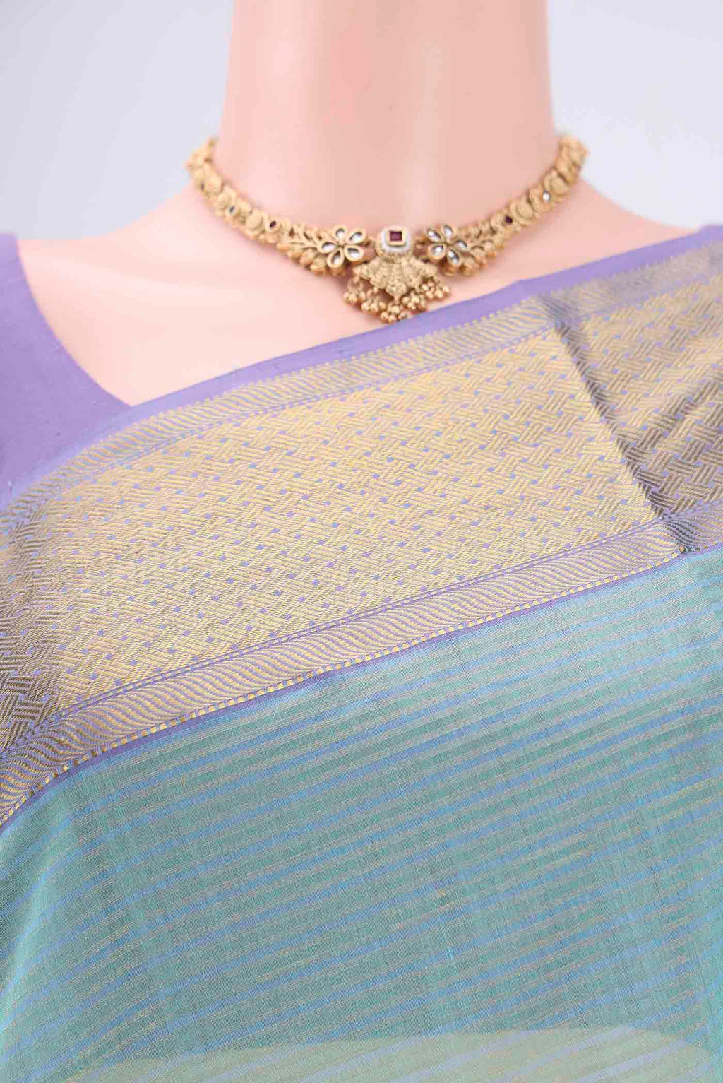 Border image of Sky Blue Maheshwari Silk Cotton Saree with Zari And Thread Butta on the body and Zari Border. 