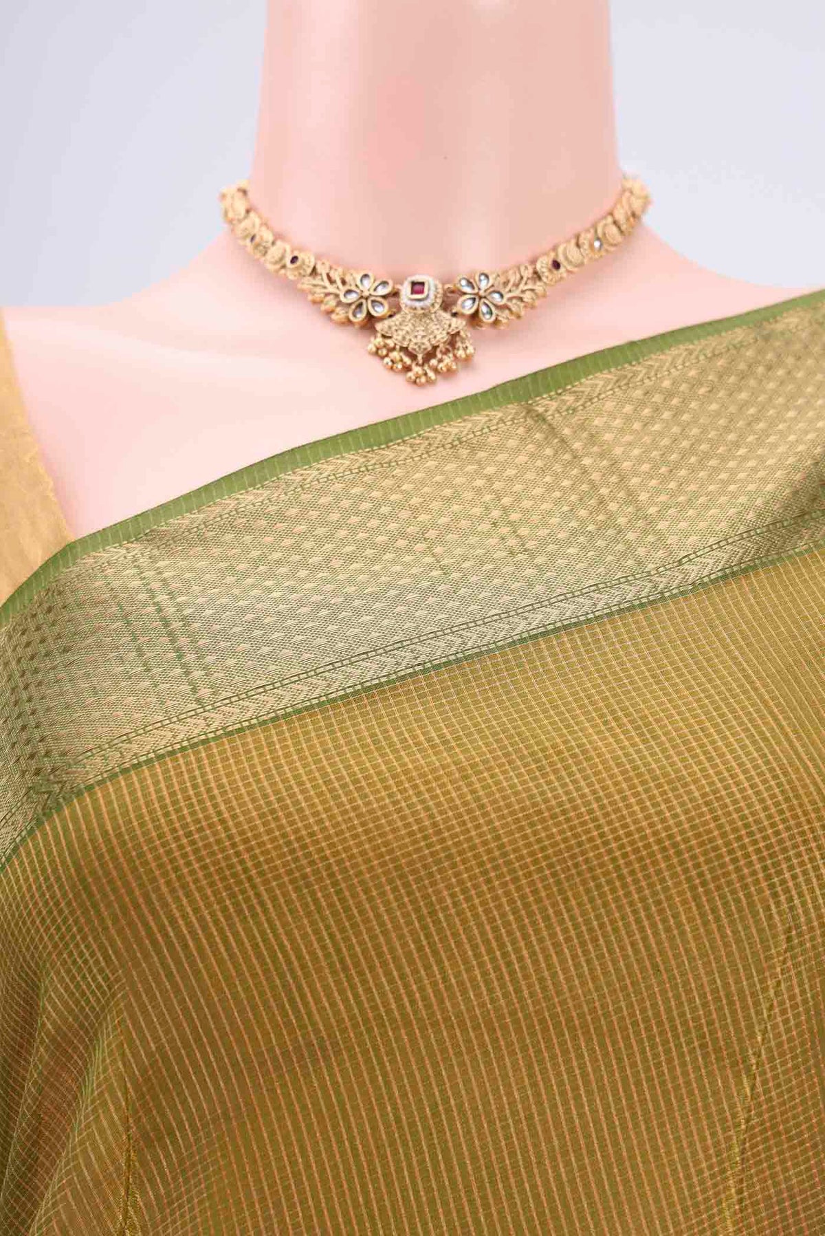 Border image of Mehandi Green Maheshwari Silk Cotton Saree with Zari And Thread Butta on the body and Zari Border. 